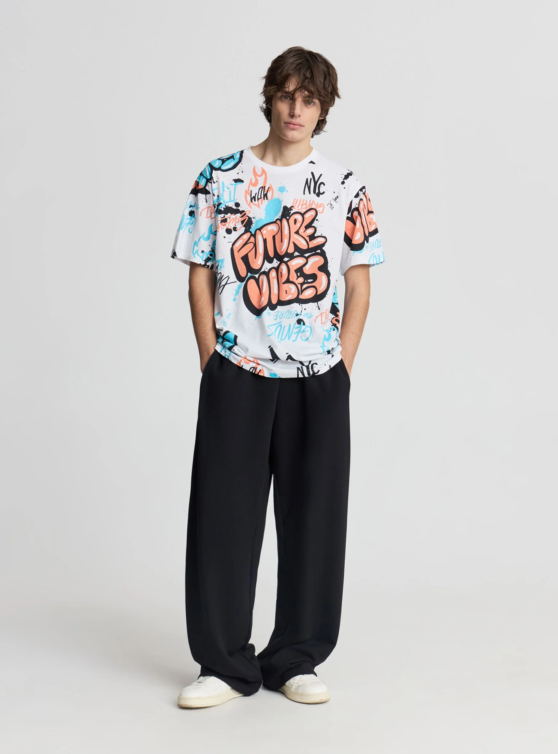 T-shirt relaxed con stampa graffiti allover - Image 3