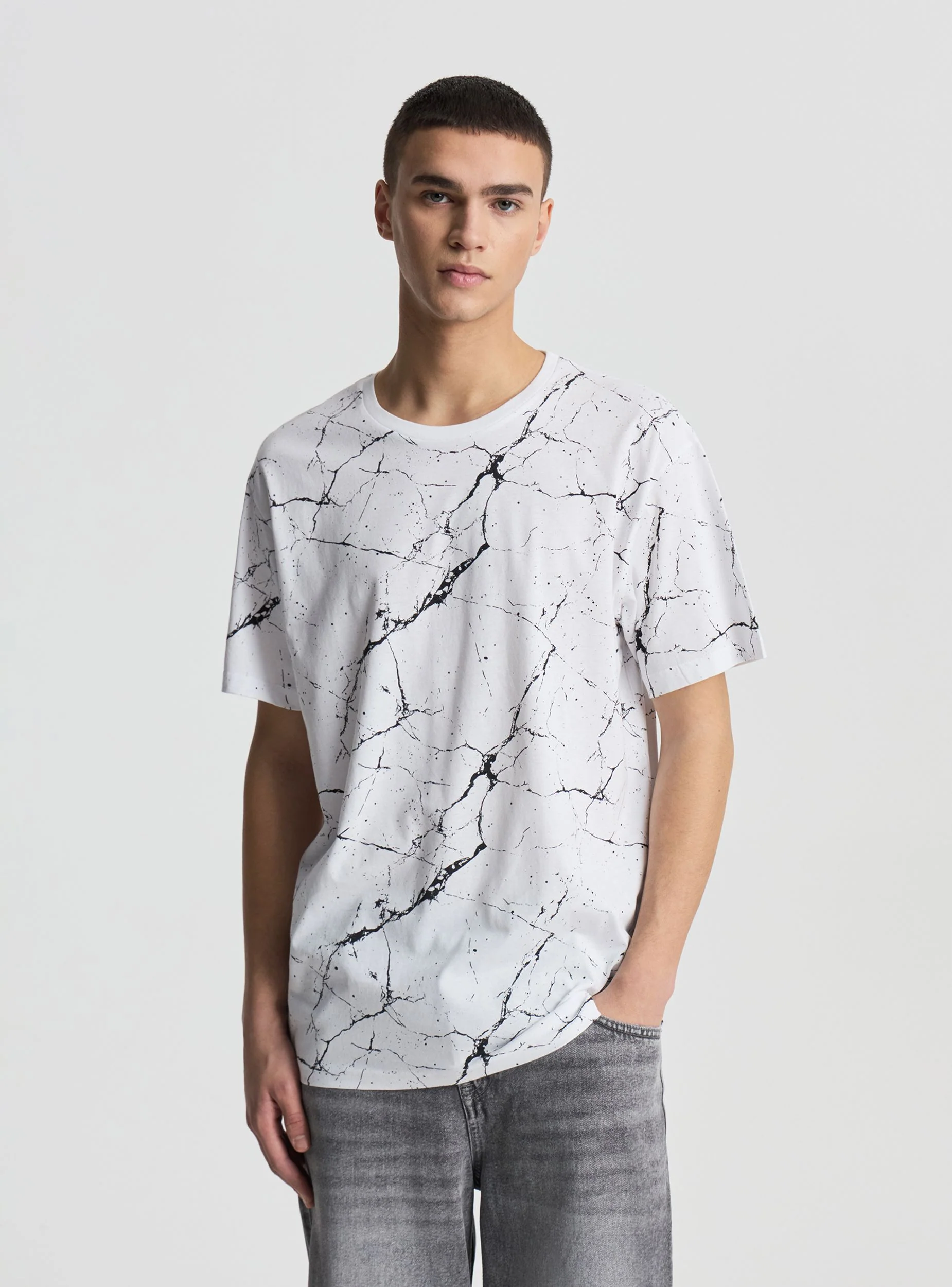 T-shirt relaxed fantasia marmo - Image 2