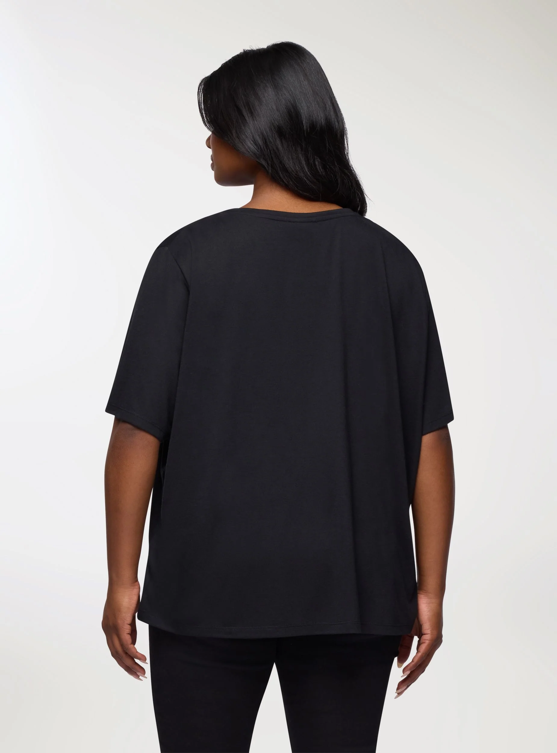 T-shirt scollo a V e taschino con paillettes - Image 3