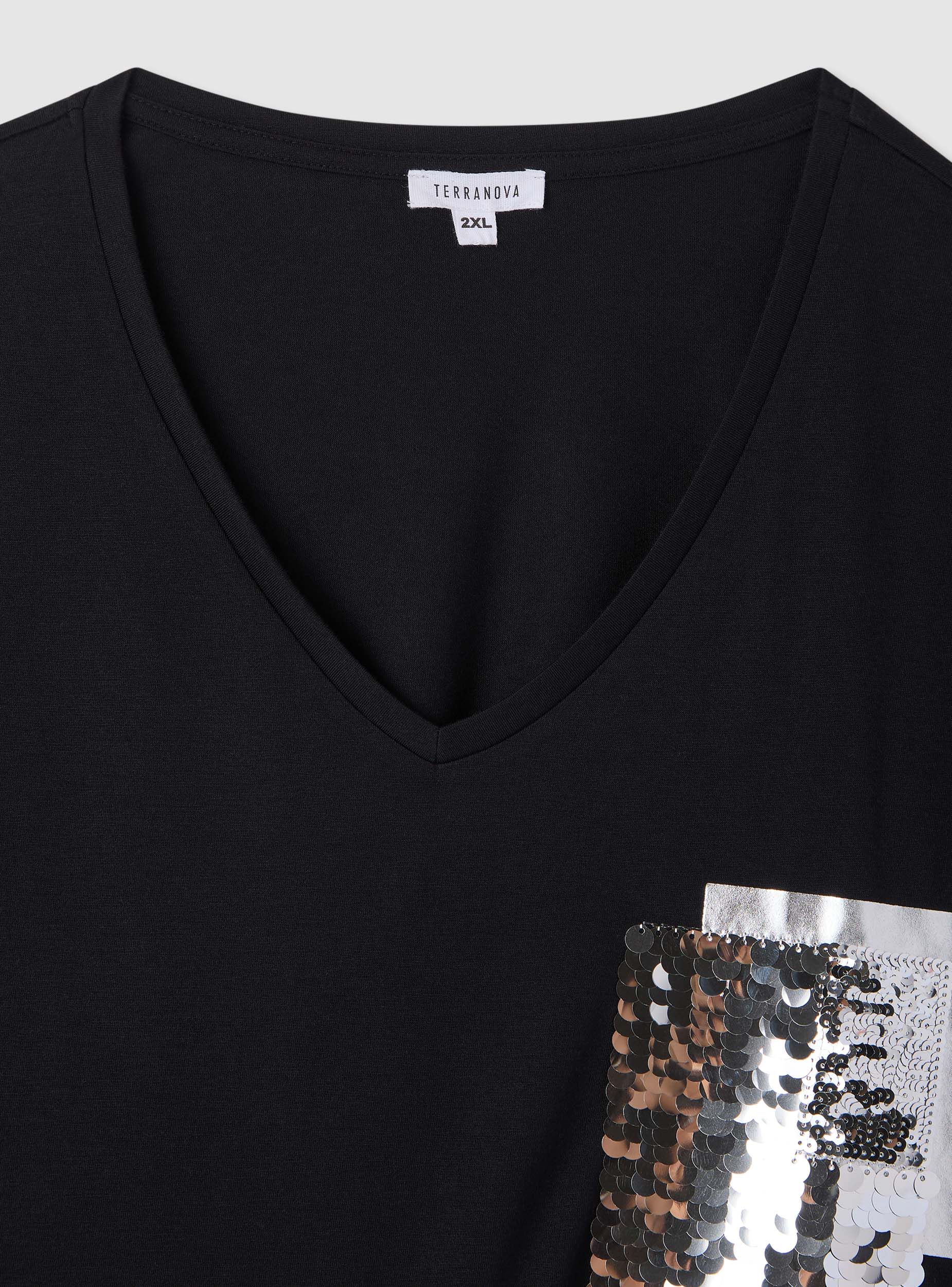 T-shirt scollo a V e taschino con paillettes - Image 7