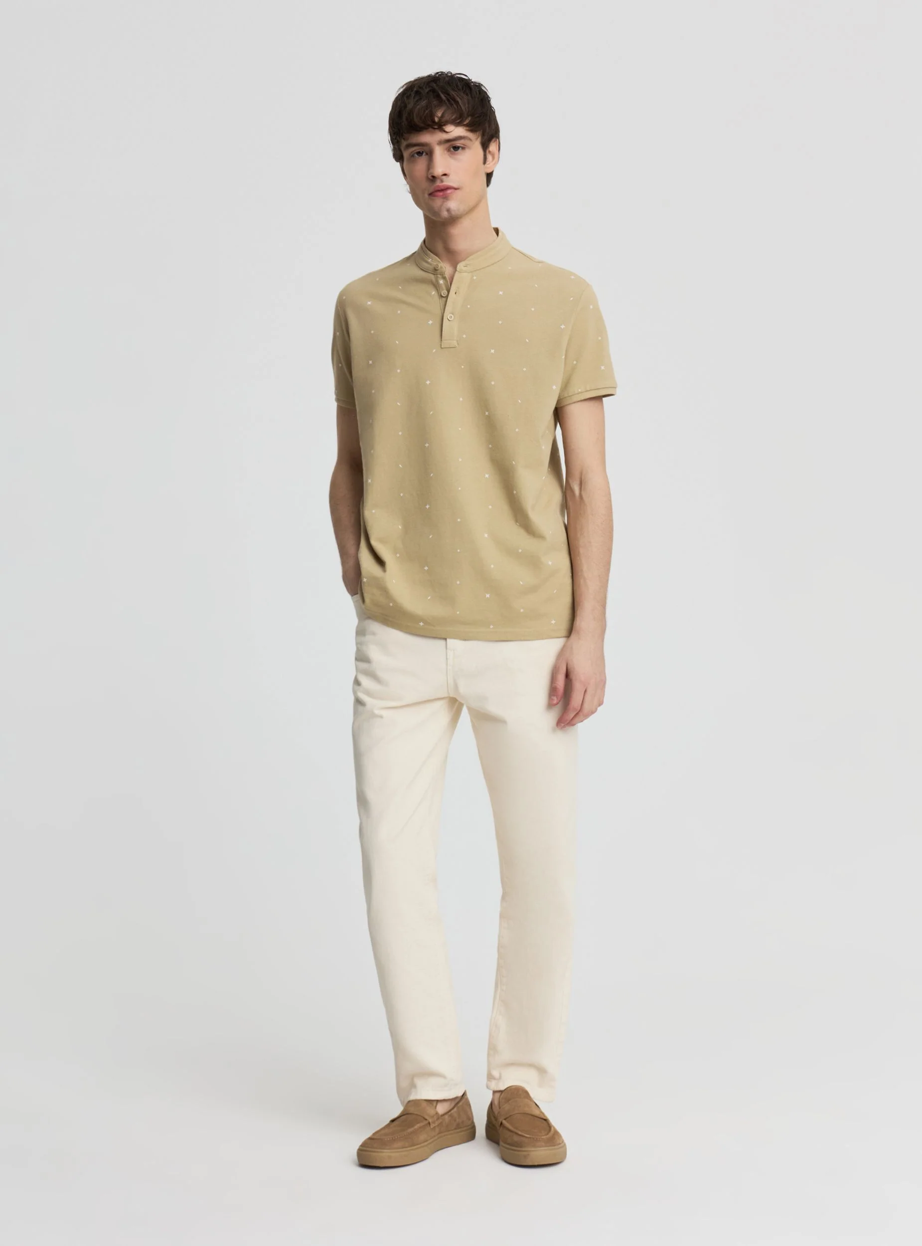 T-shirt serafino con microfantasia