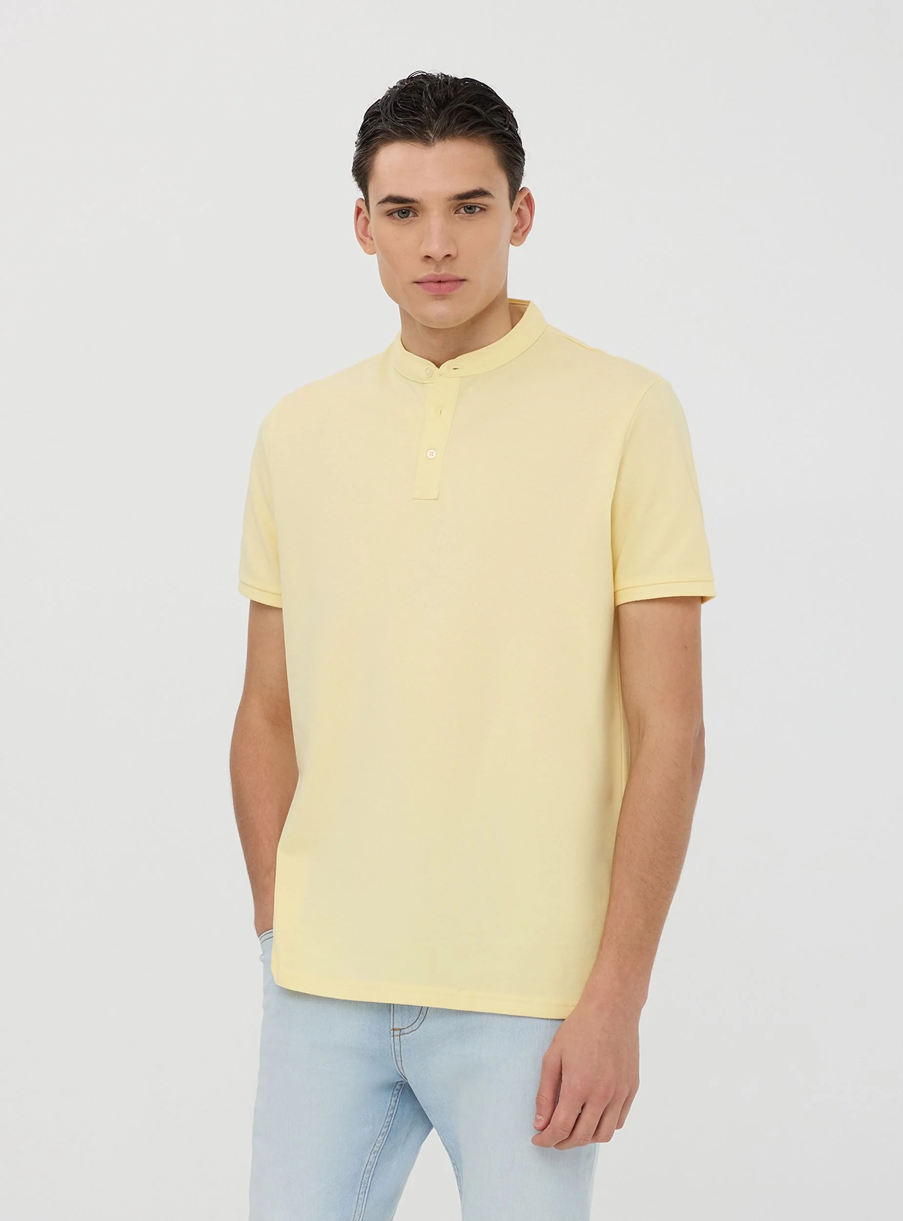 T-shirt serafino in piquet con collo coreana - Image 2
