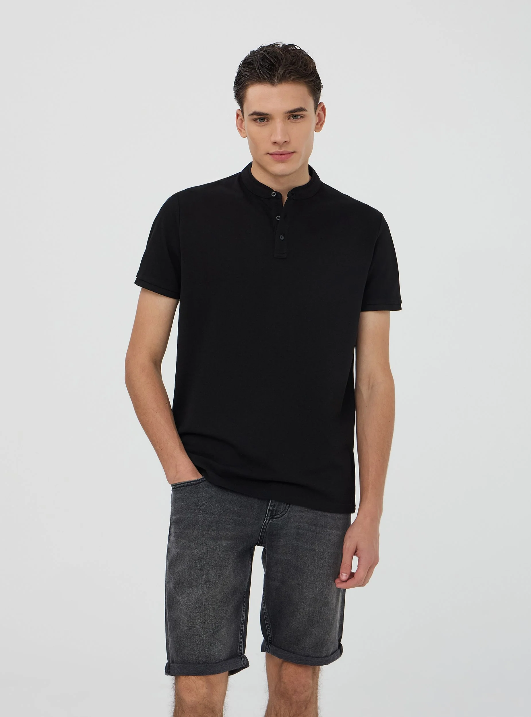 T-shirt serafino in piquet con collo coreana - Image 3