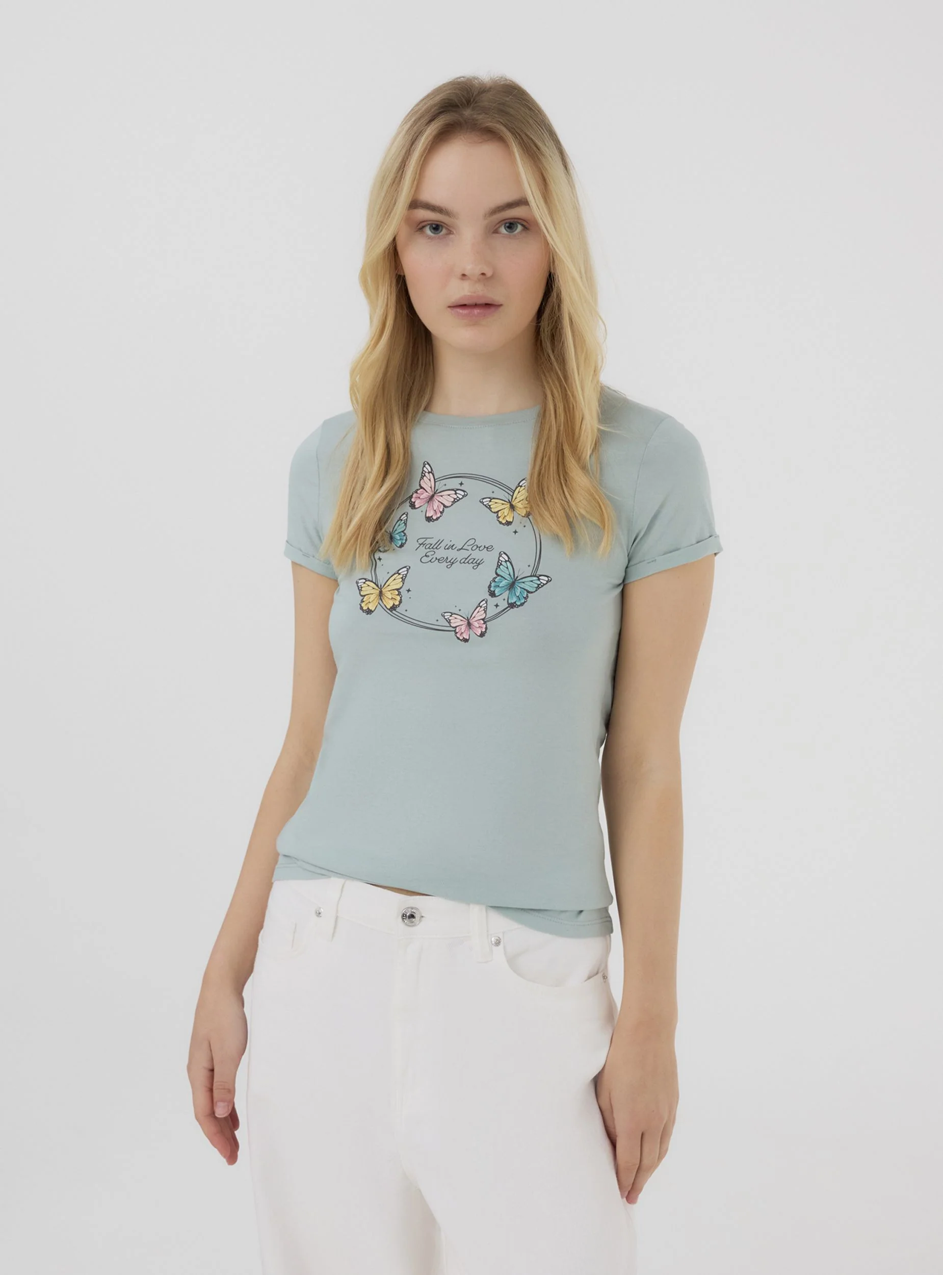 T-shirt slim fit con stampa farfalle - Image 3