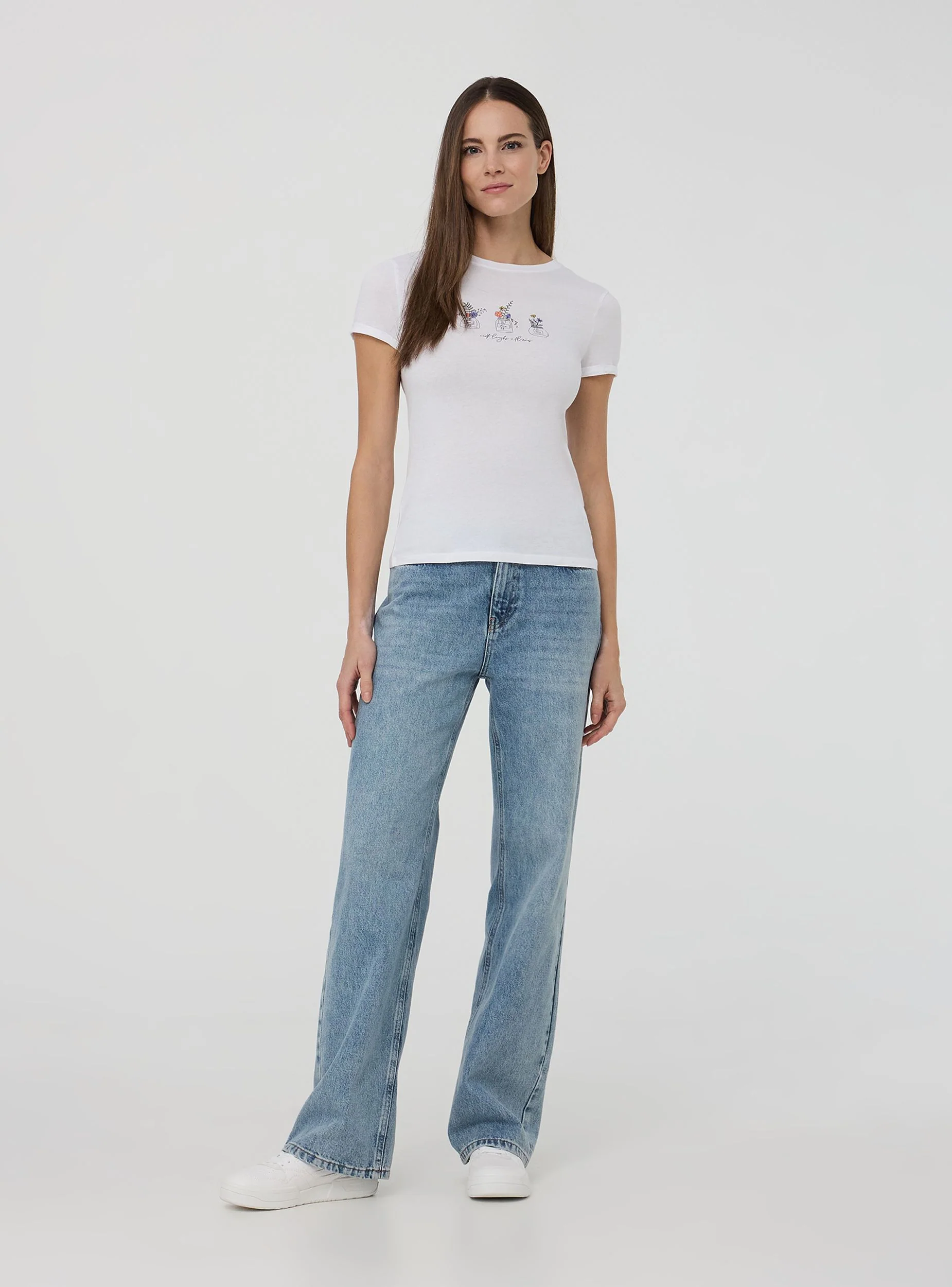 T-shirt slim fit con stampa fiori - Image 2