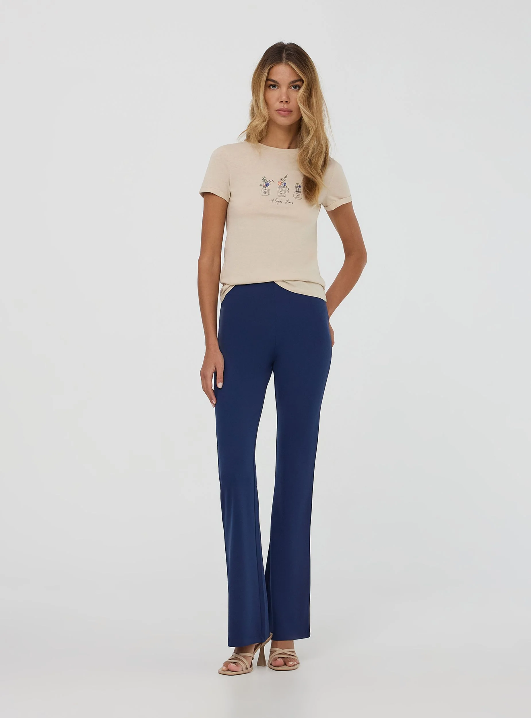 T-shirt slim fit con stampa fiori - Image 3