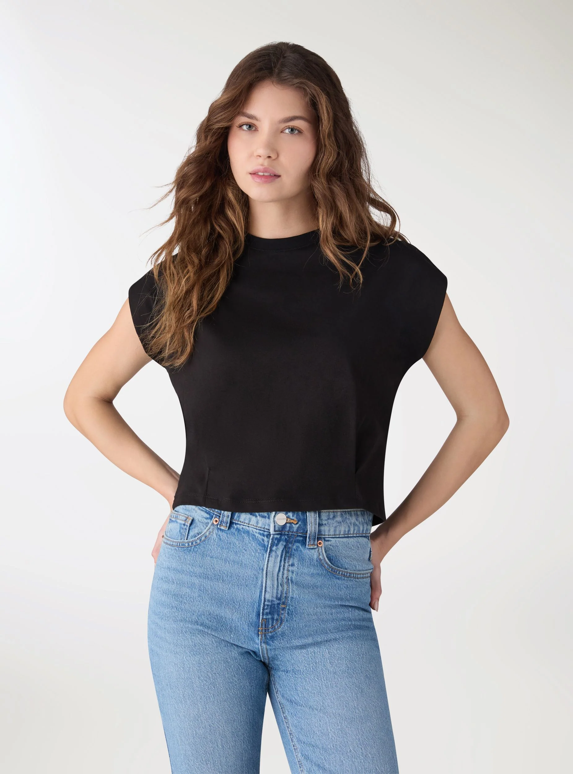 T-shirt smanicata a tinta unita - Image 2