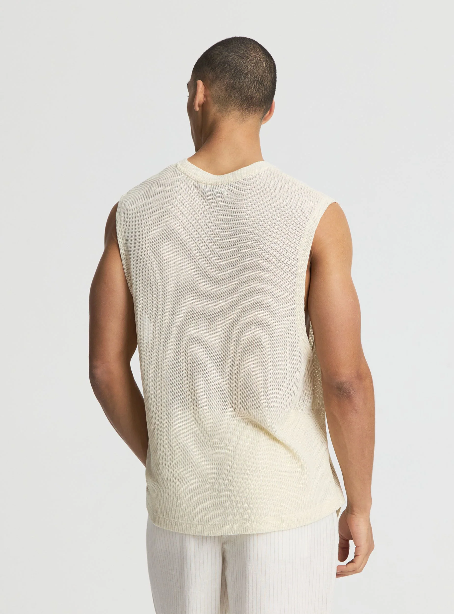 T-shirt smanicata boxy effetto maglia a tinta unita