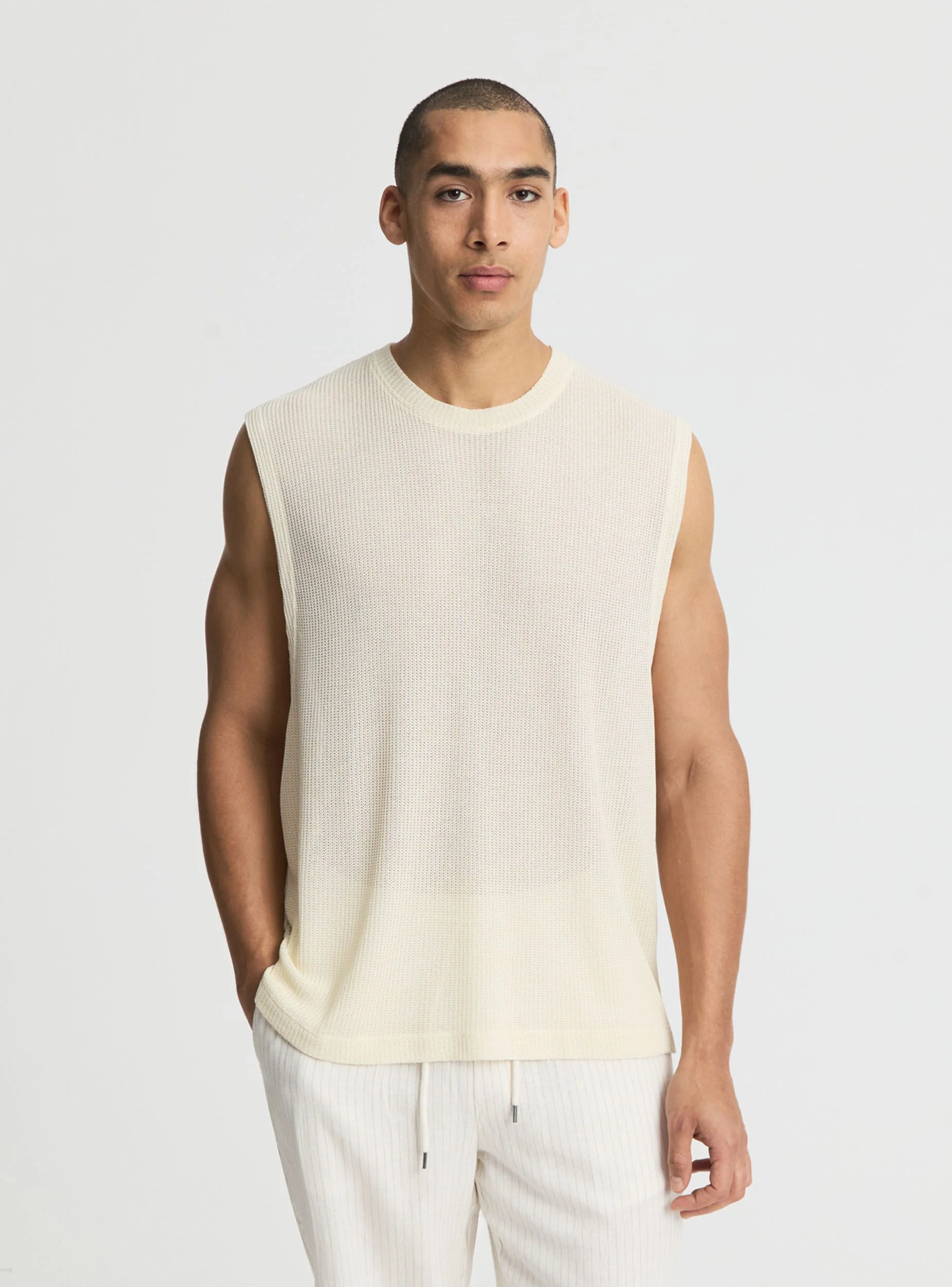 T-shirt smanicata boxy effetto maglia a tinta unita - Image 3