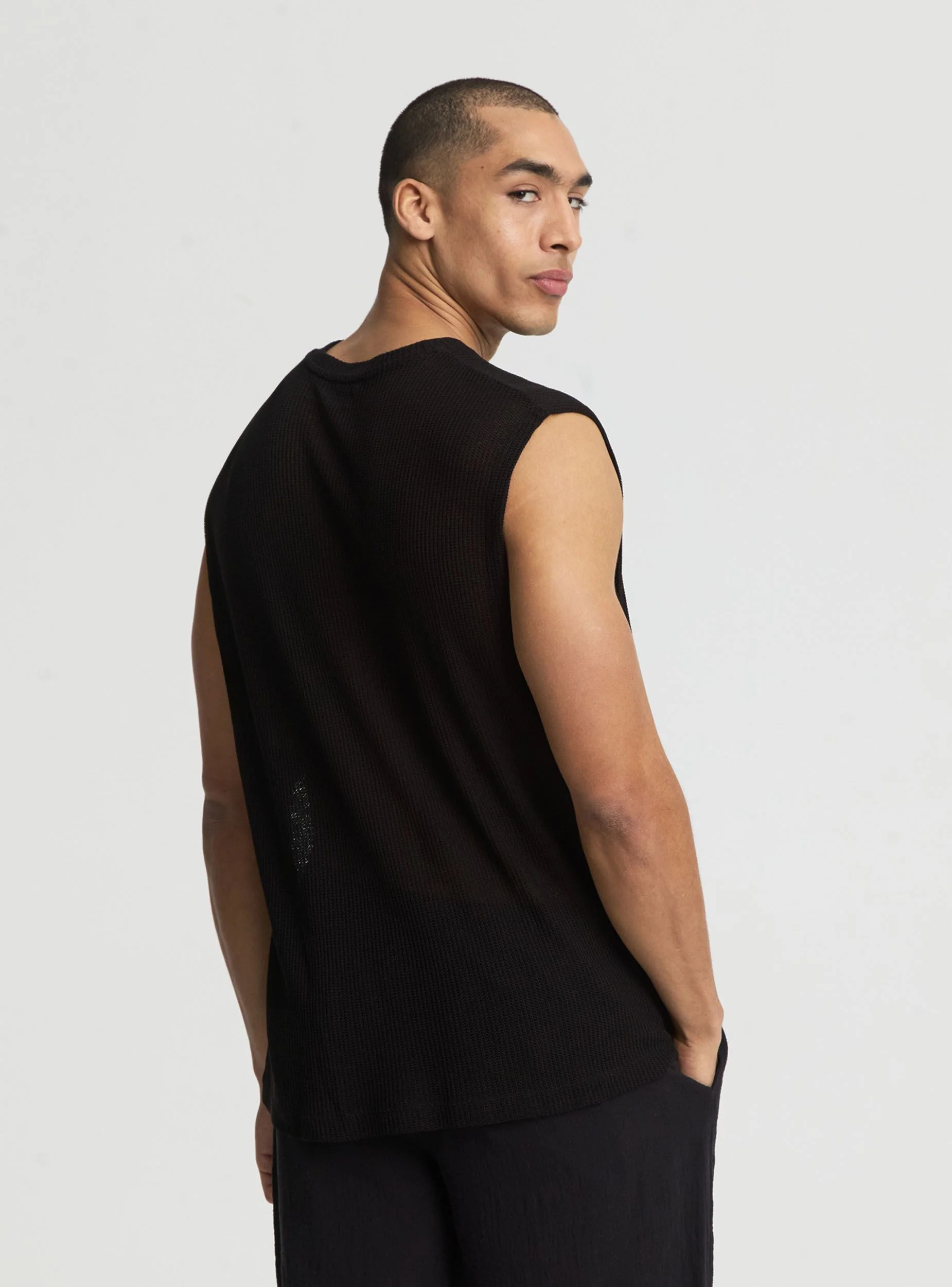 T-shirt smanicata boxy effetto maglia a tinta unita - Image 3