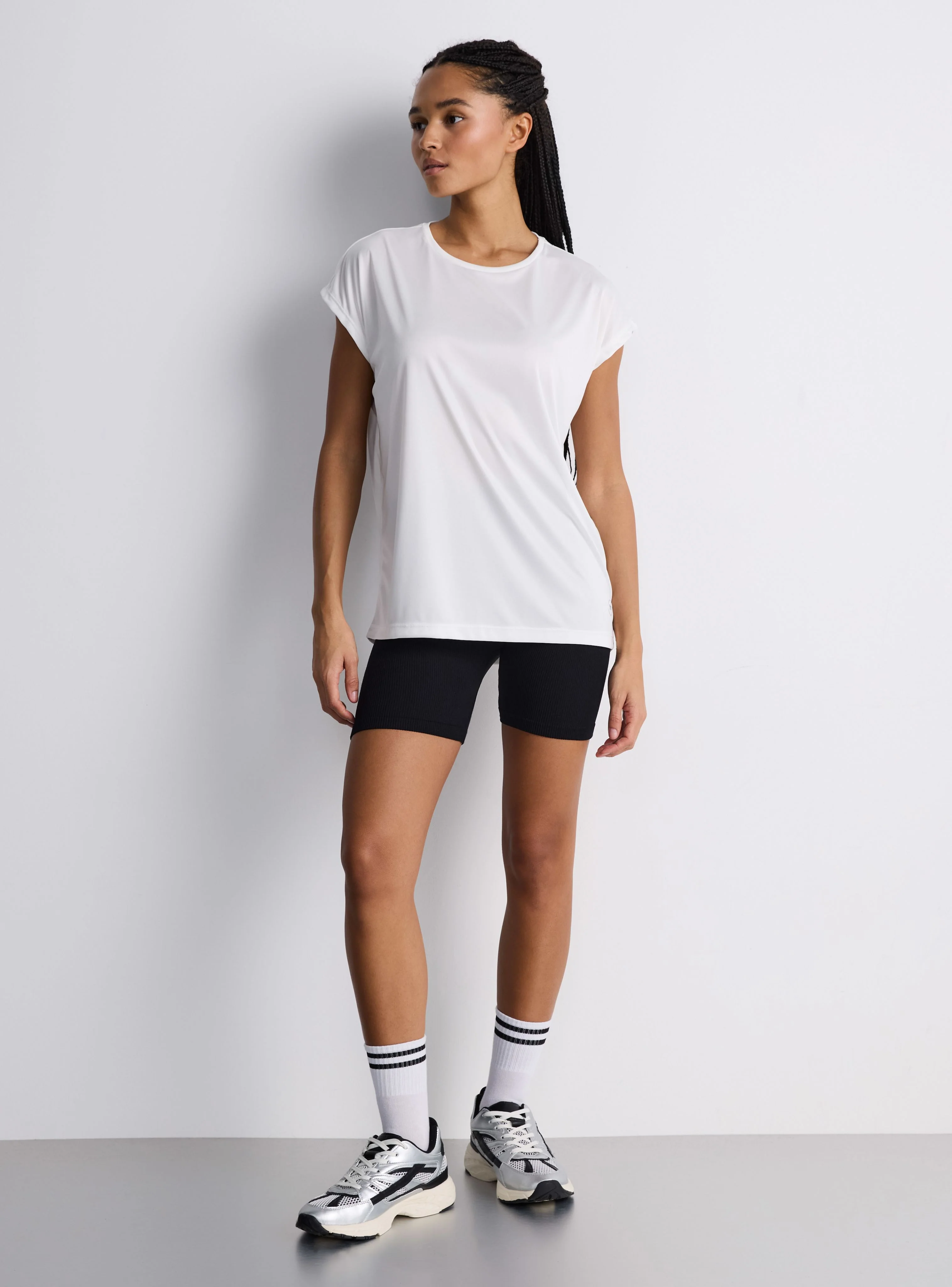 T-shirt sportiva ampia tinta unita - Image 2