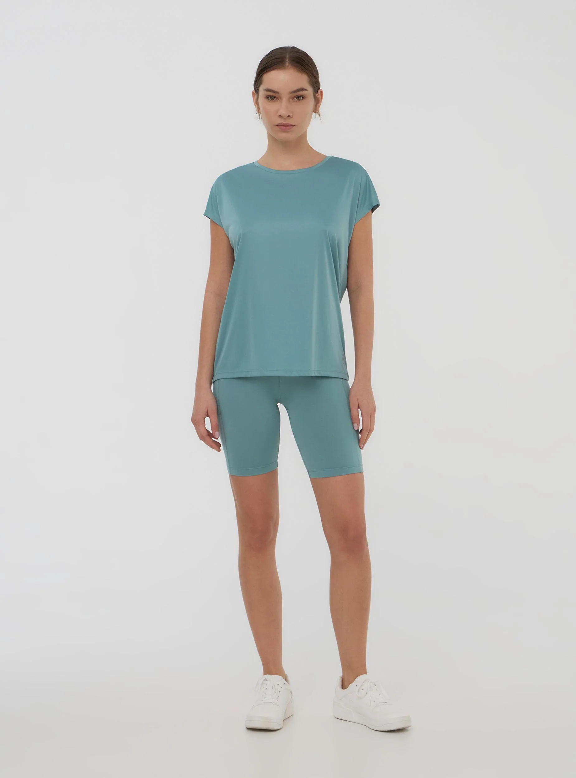 T-shirt sportiva ampia tinta unita - Image 2