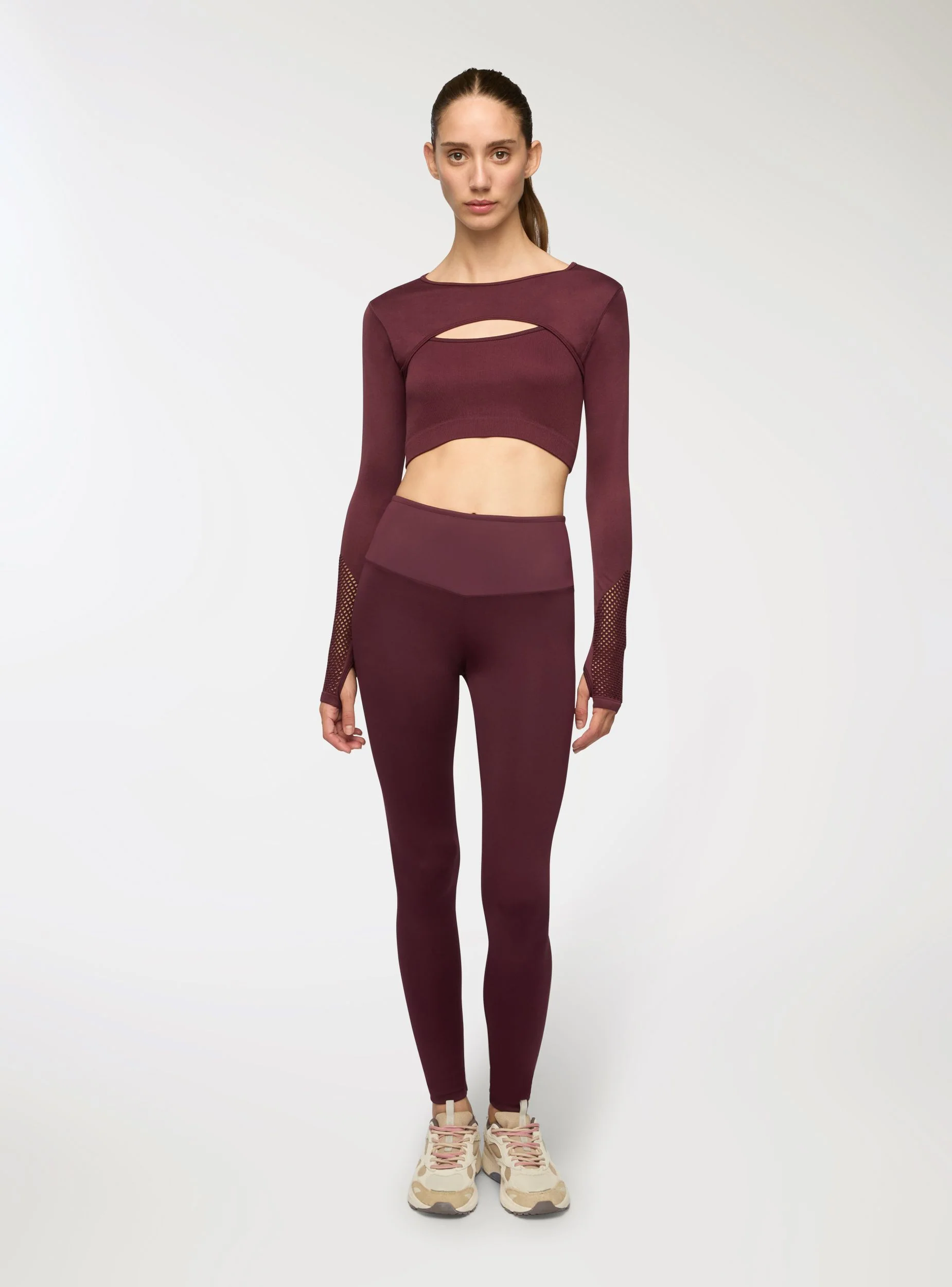 T-shirt sportiva con dettagli traforati - Image 2