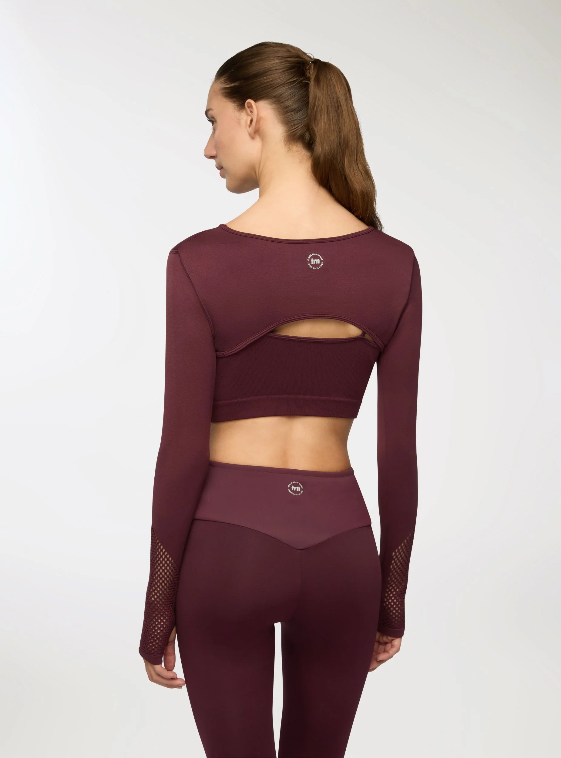 T-shirt sportiva con dettagli traforati - Image 7