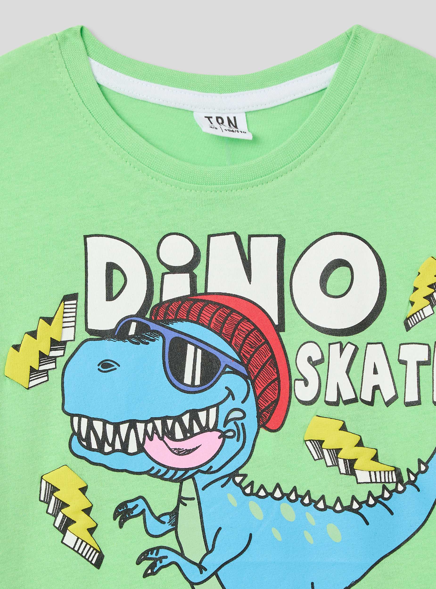 T-shirt stampa dinosauro e skateboard - Image 4