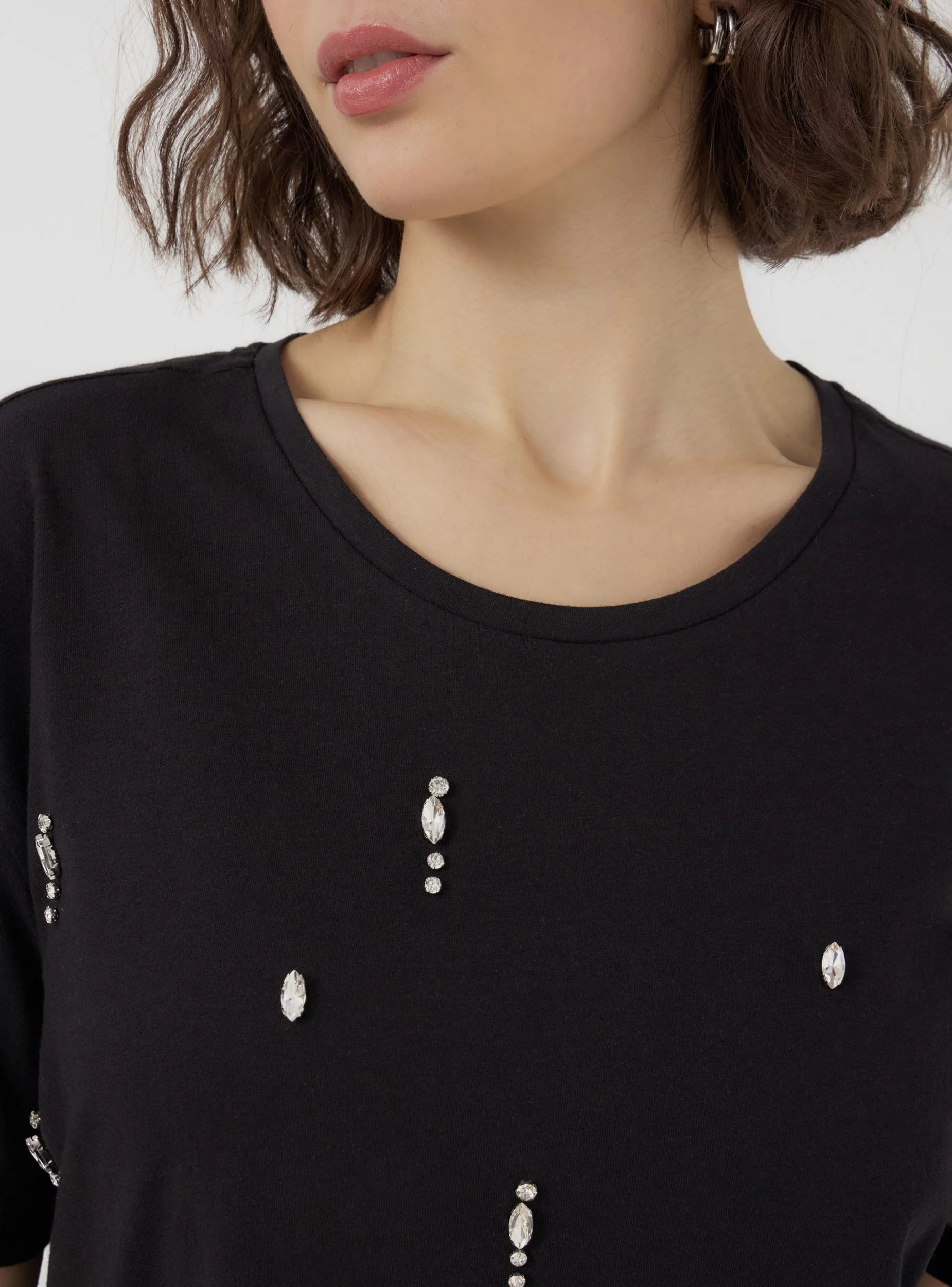 T-shirt tinta unita con strass - Image 3
