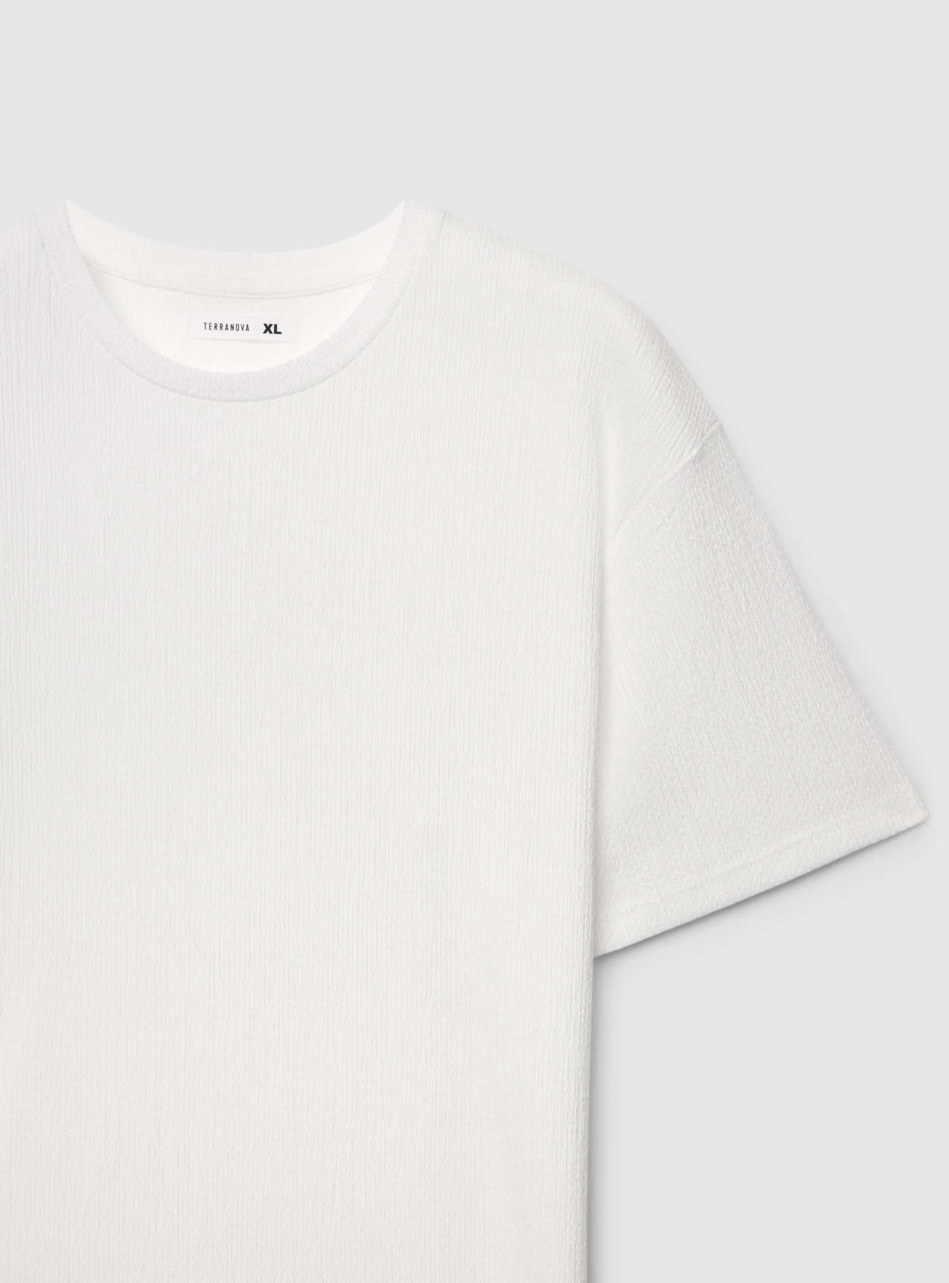 T-shirt tinta unita con tessuto operato - Image 6