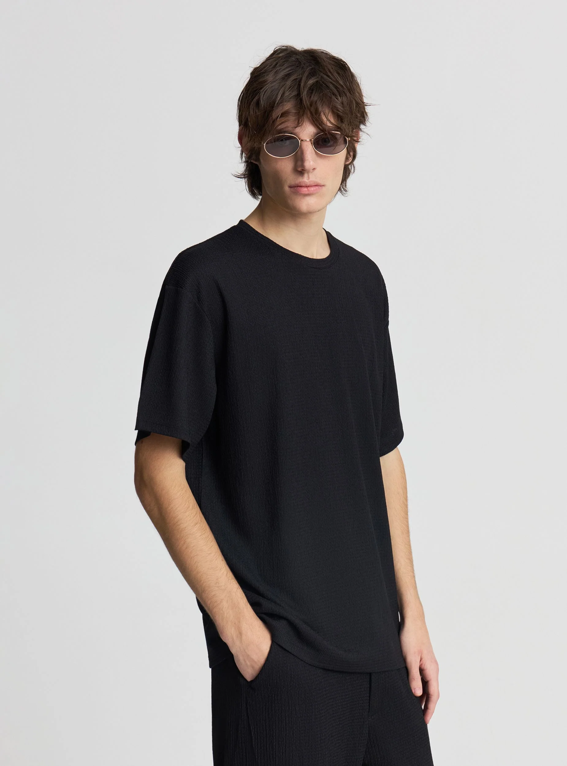 T-shirt tinta unita con tessuto operato - Image 2