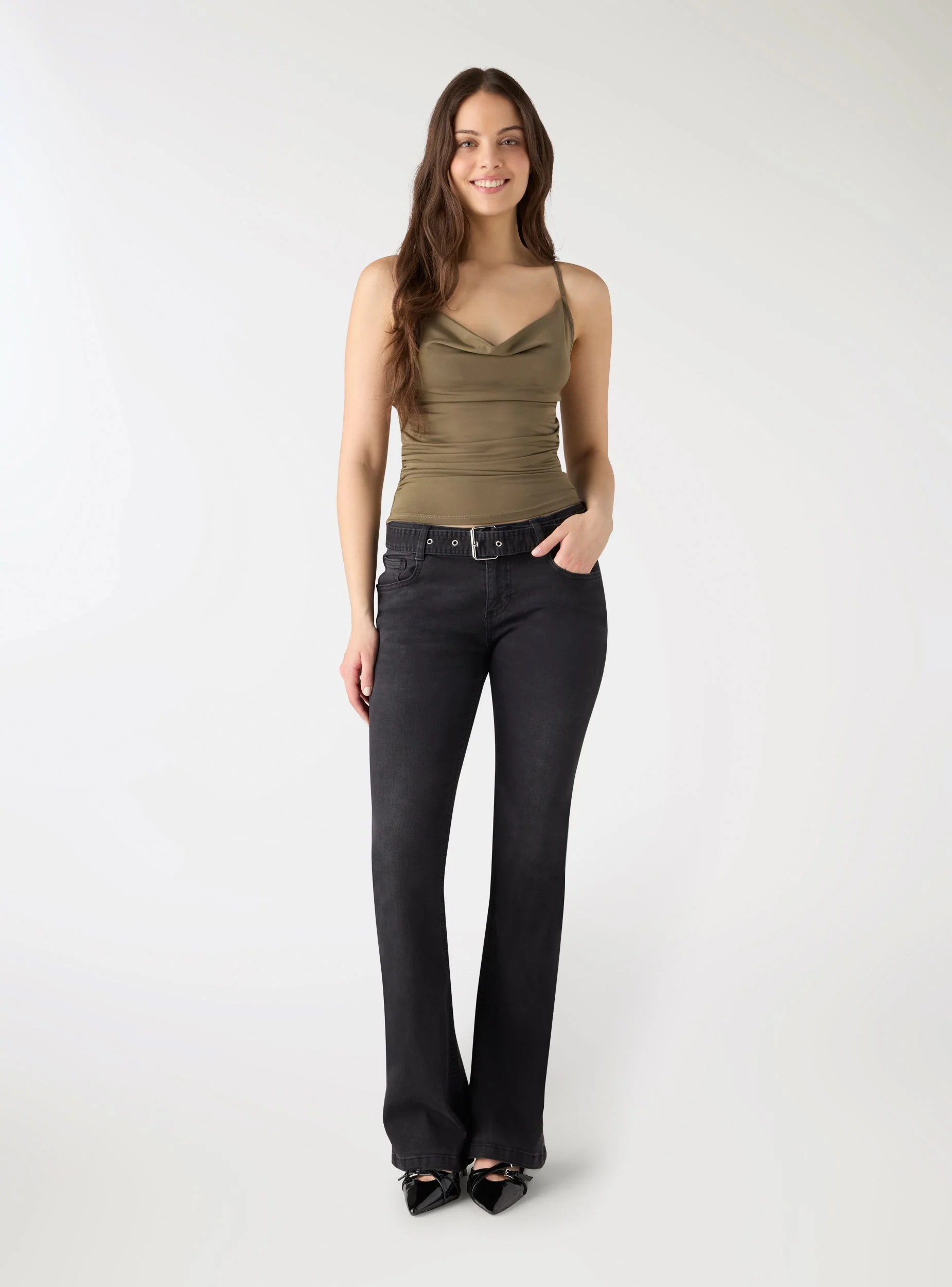 Top con scollo drappeggiato e arricciature laterali