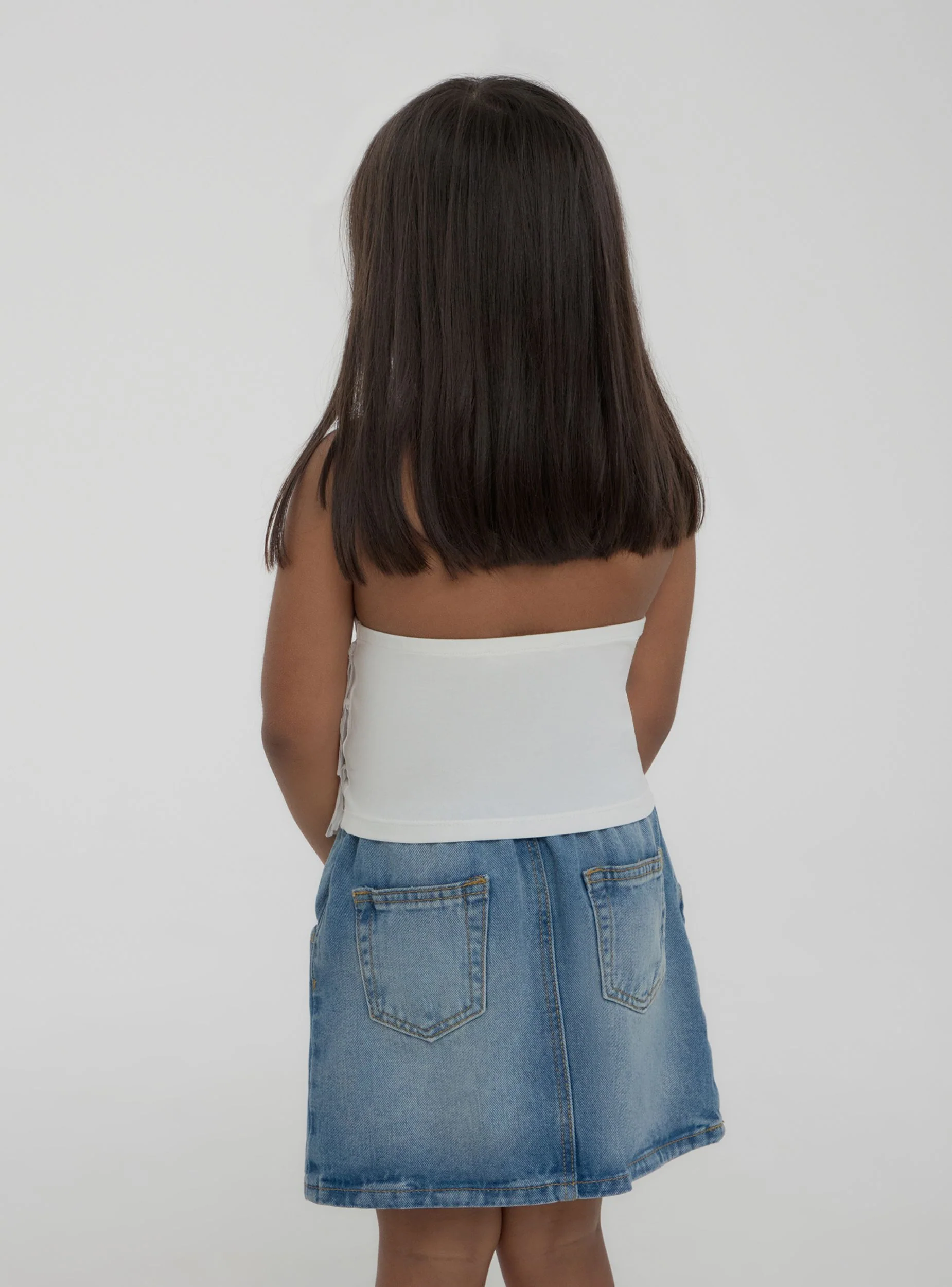 Top crop con balze tinta unita