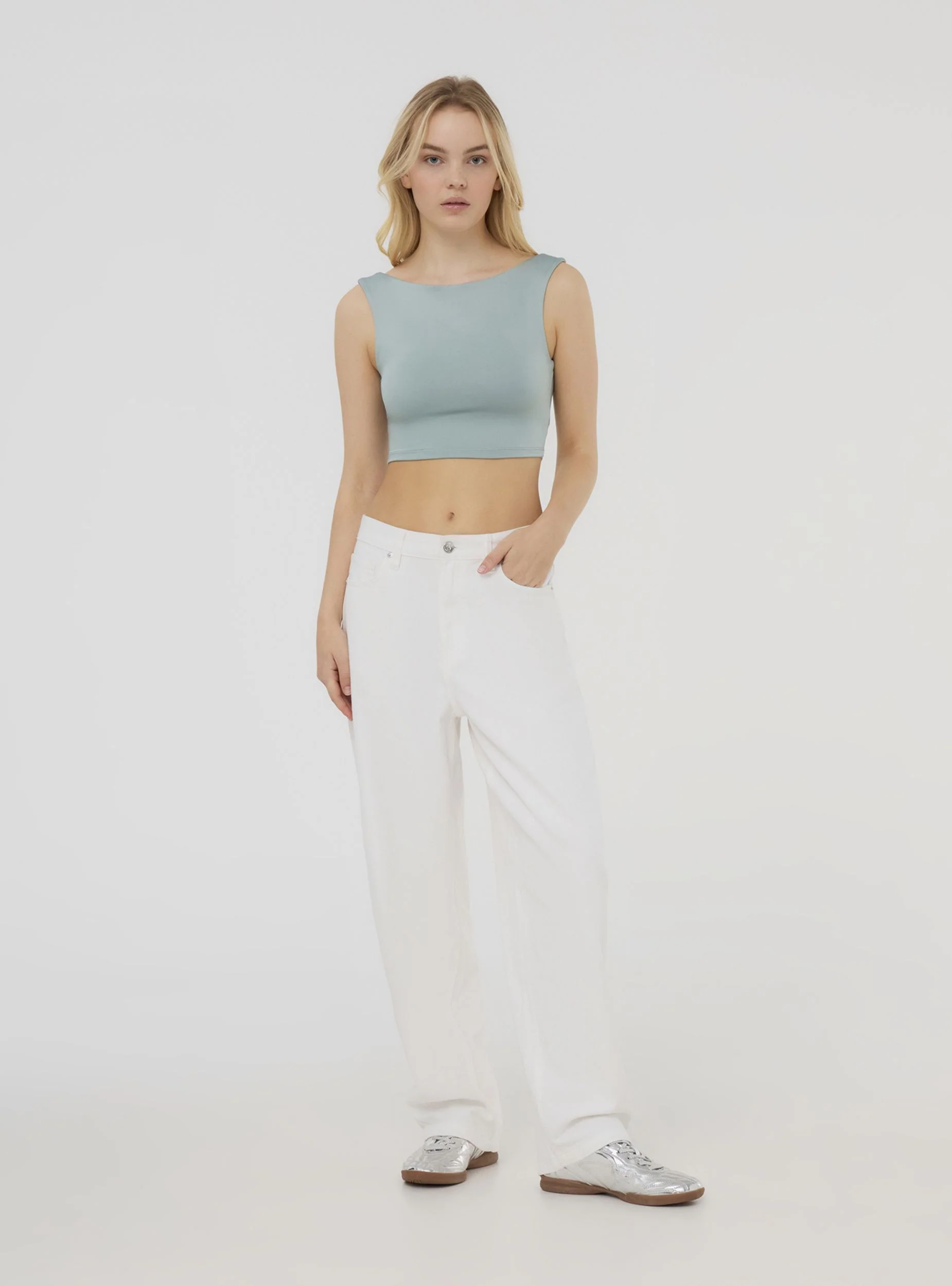 Top crop con schiena scoperta - Image 3