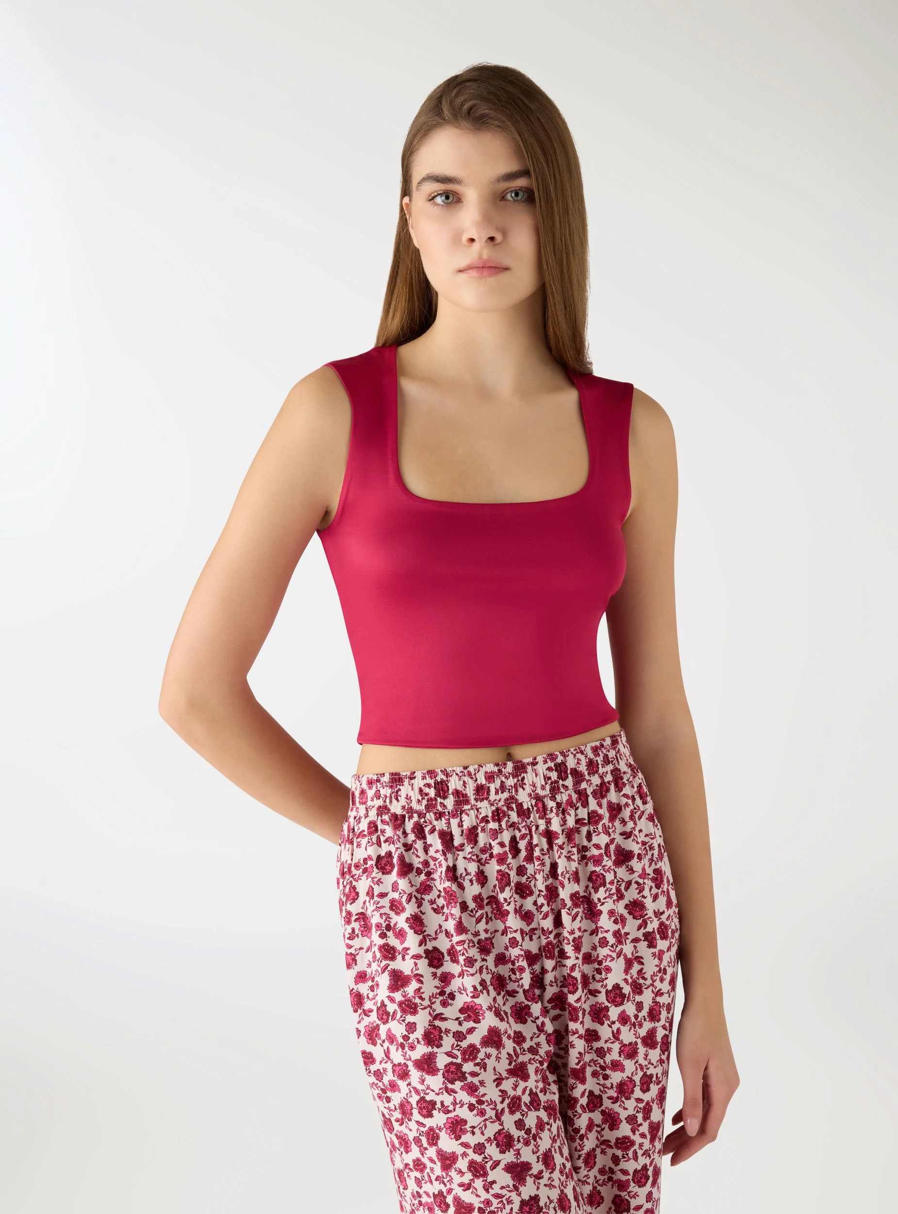 Top crop con scollo squadrato tinta unita - Image 2