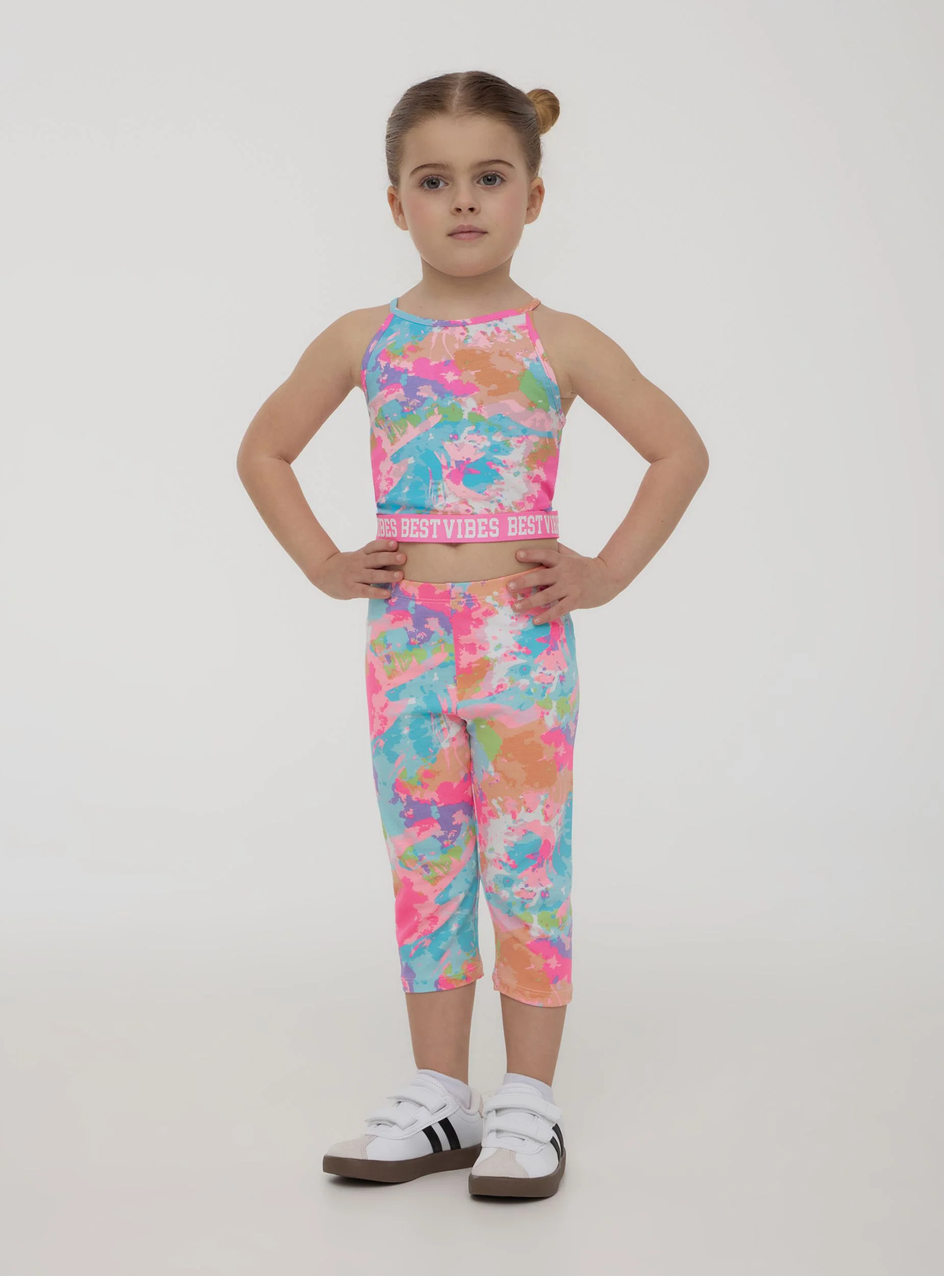 Top crop multicolore con banda