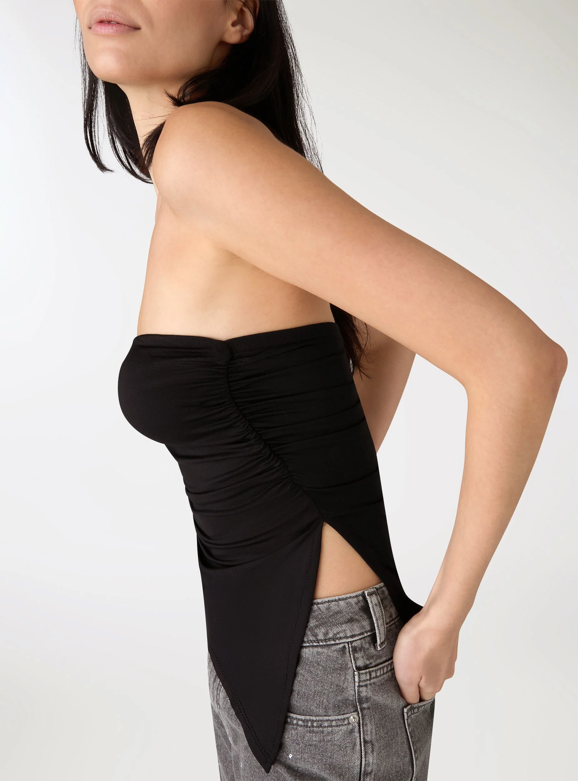 Top fascia con coppe asimmetriche e drappeggio - Image 4