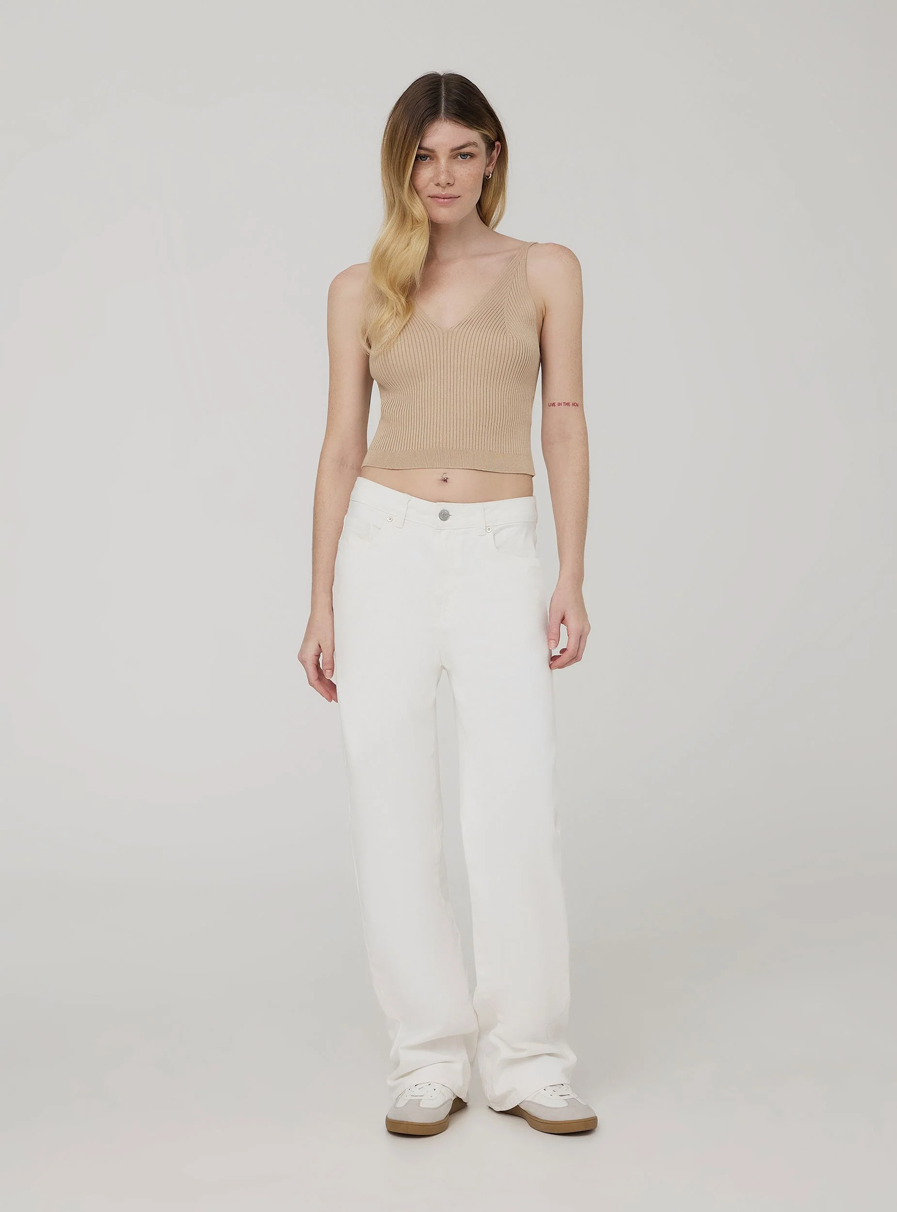 Top in maglia con scollo a v - Image 2