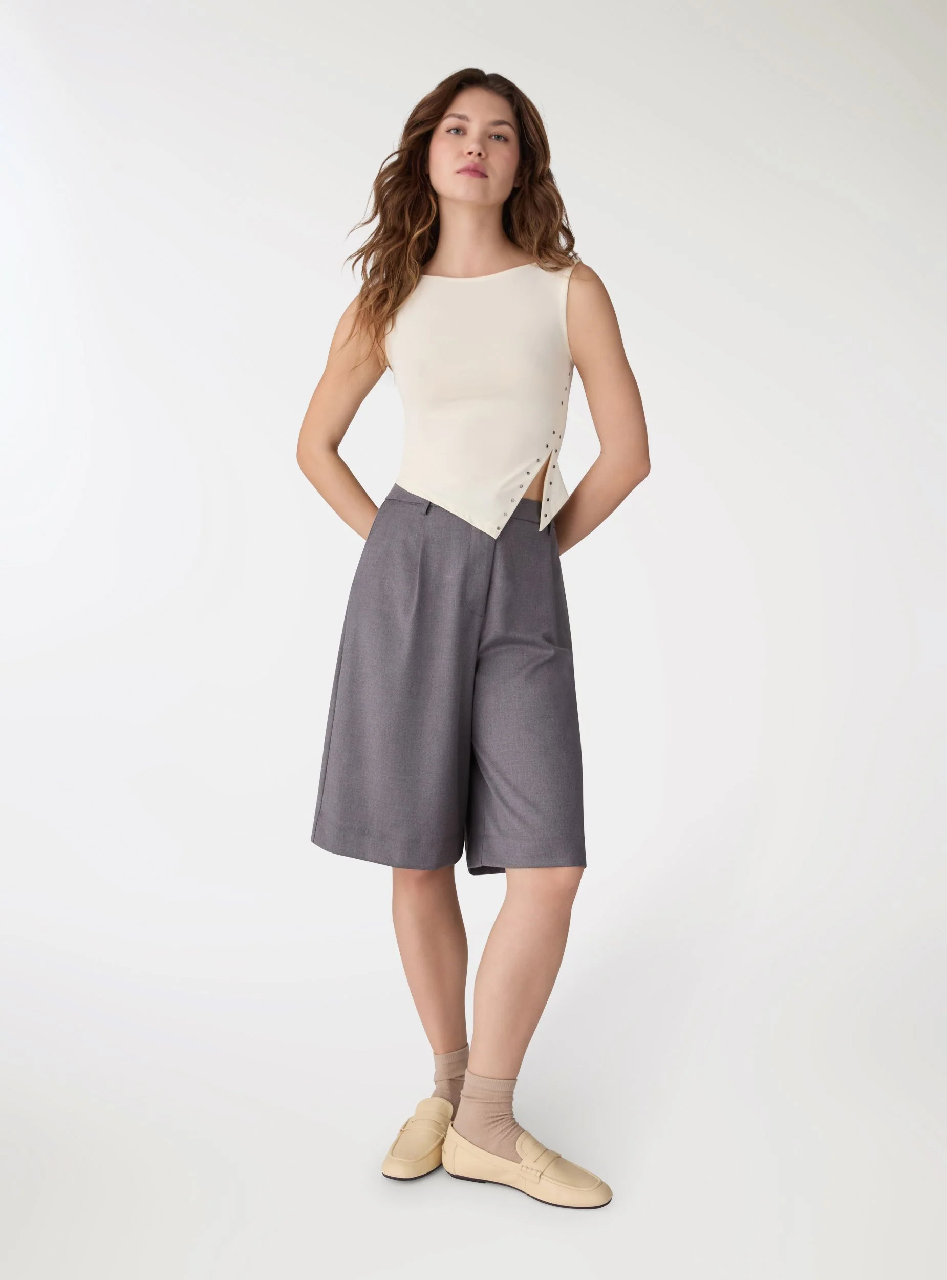 Top smanicato con borchie - Image 2