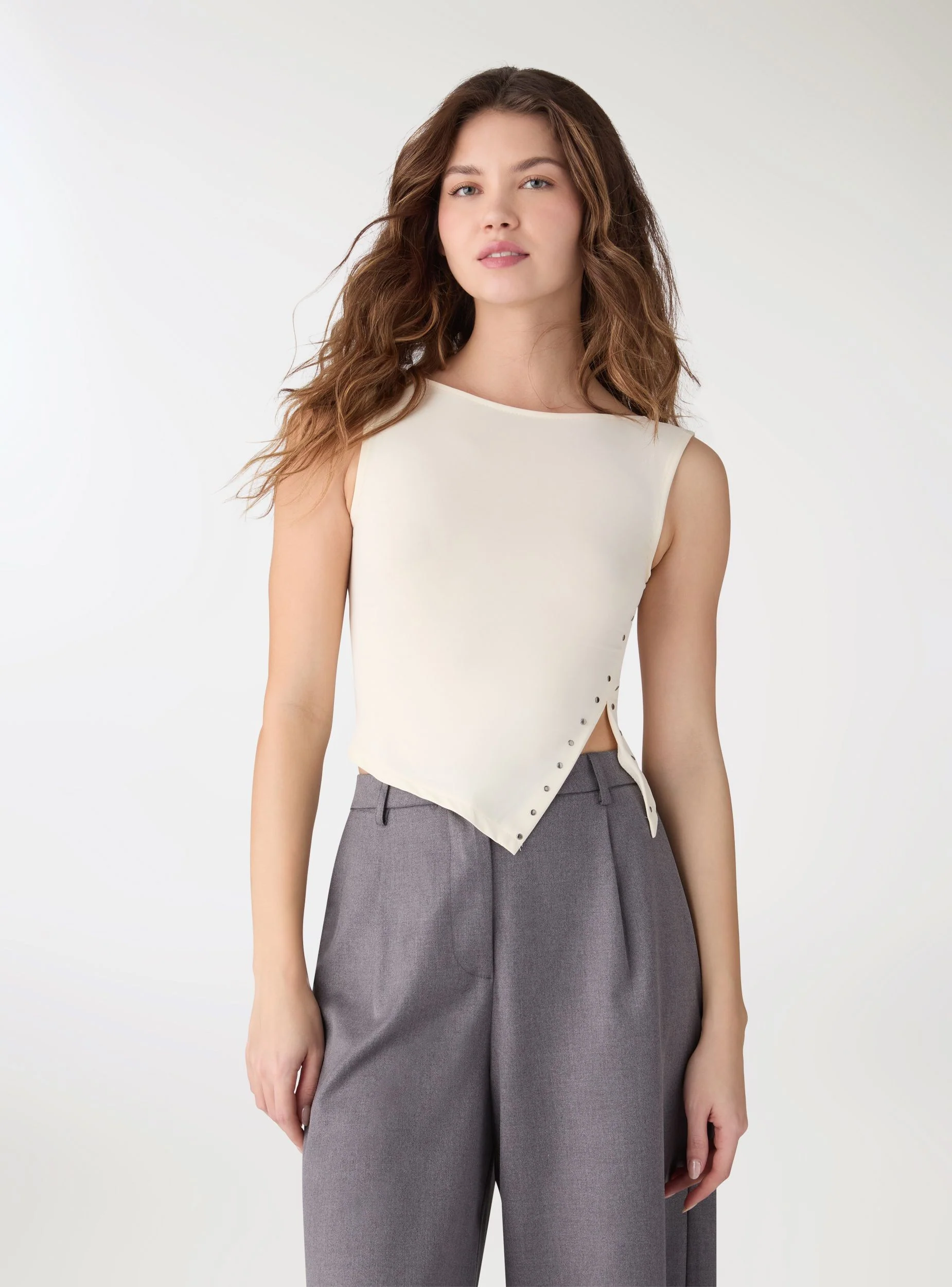 Top smanicato con borchie - Image 4