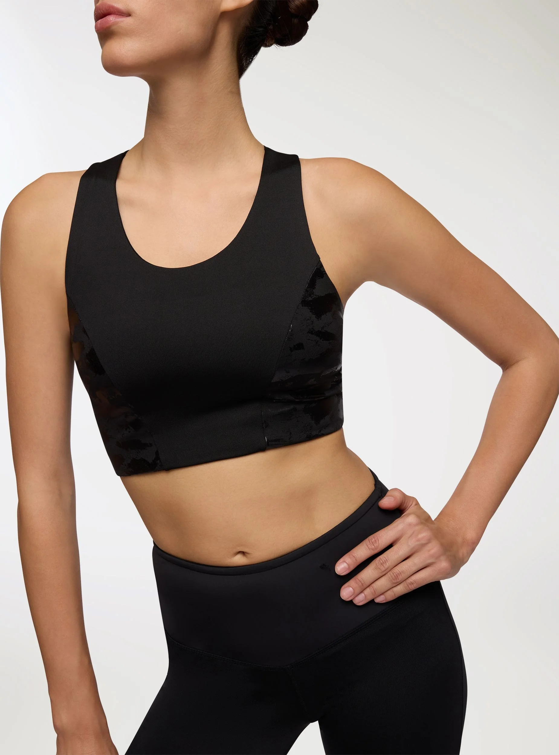 Top sportivo con inserti effetto luccicante - Image 8