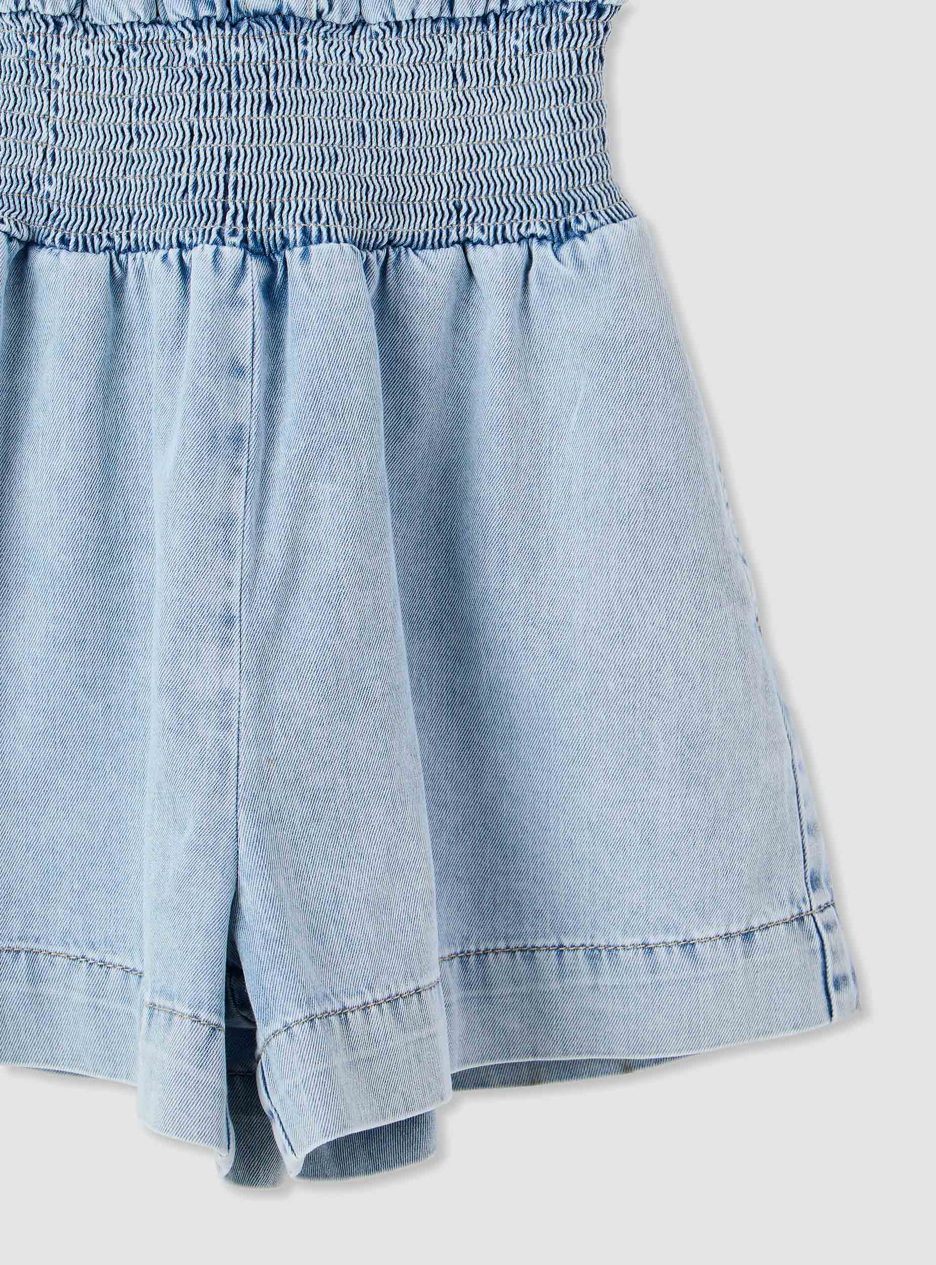 Tuta corta da bambina con bottoni e vita arricciata - Image 2