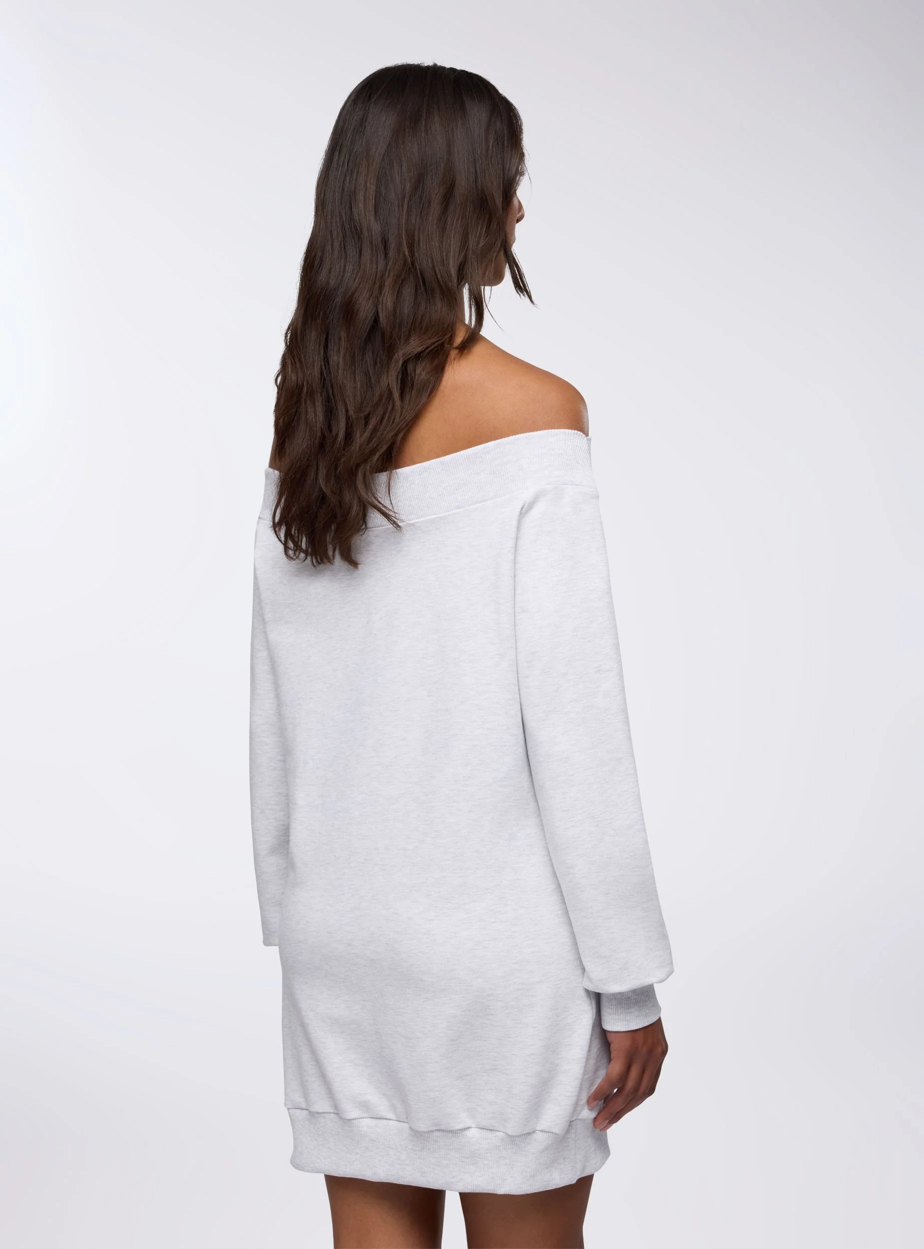 Vestito a felpa con spalle scoperte - Image 4