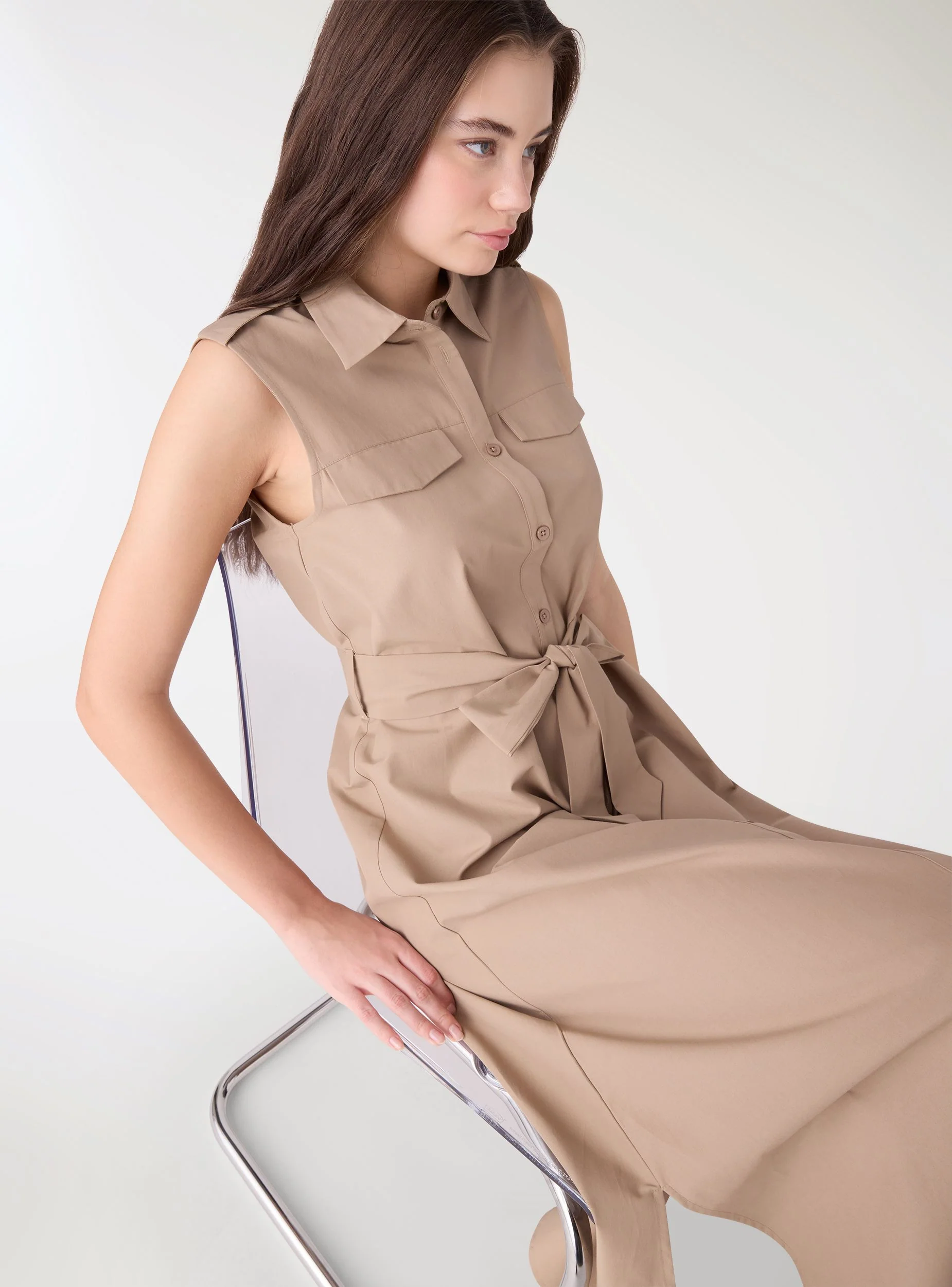 Vestito chemisier smanicato con cintura - Image 4