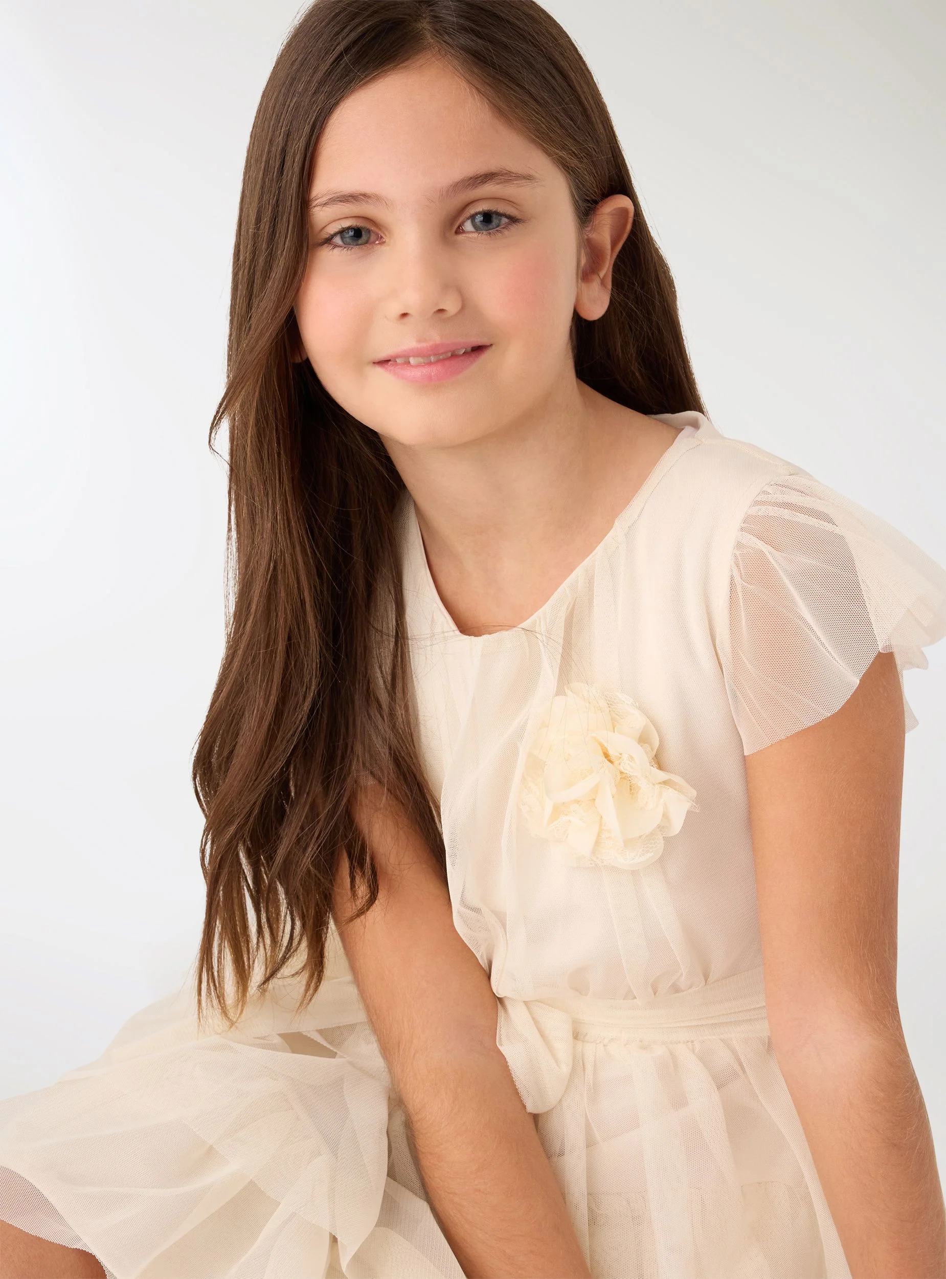 Vestito con balze e fiore applicato - Image 3
