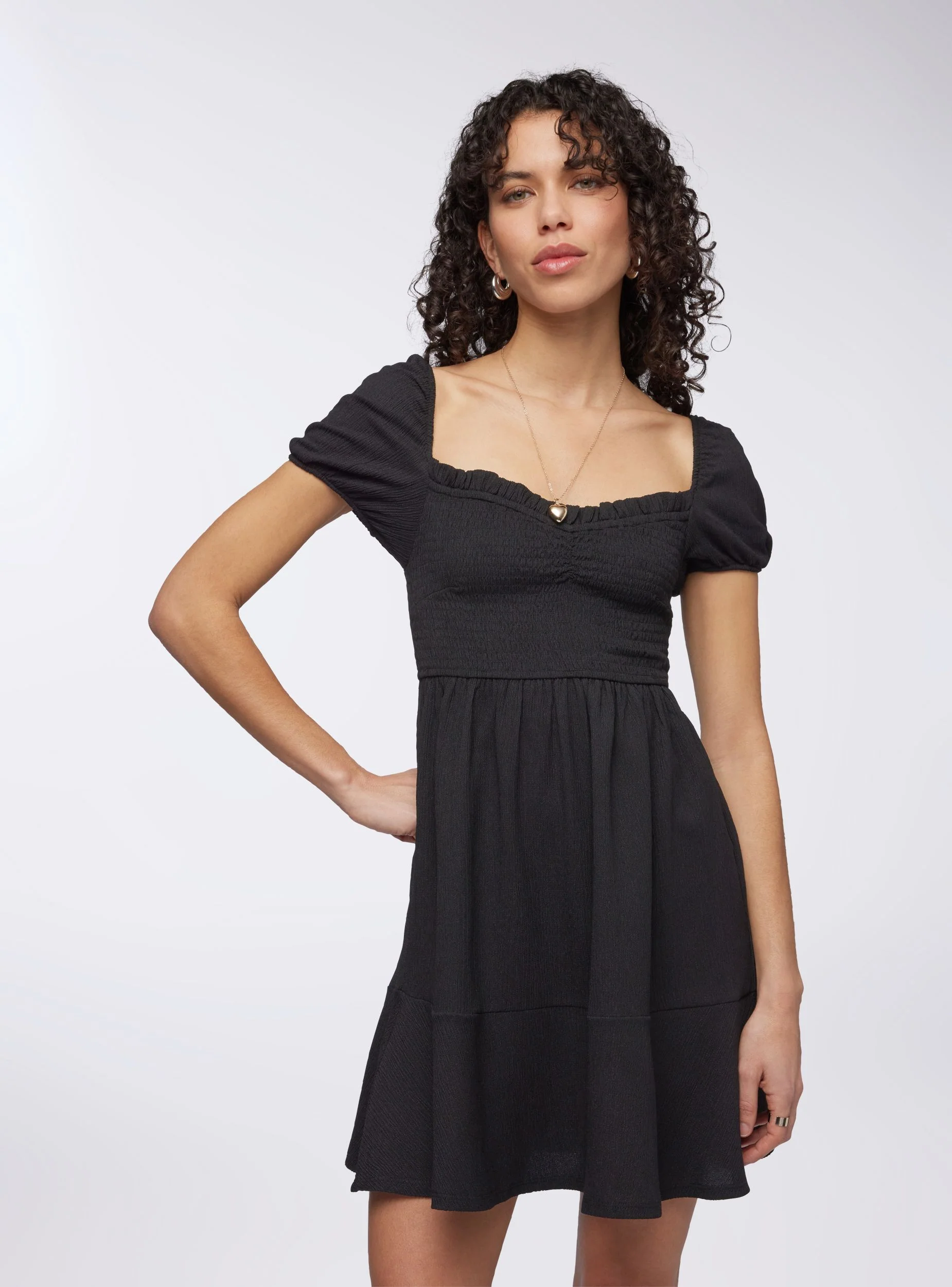 Vestito con punto smock tinta unita con scollo a cuore - Image 3