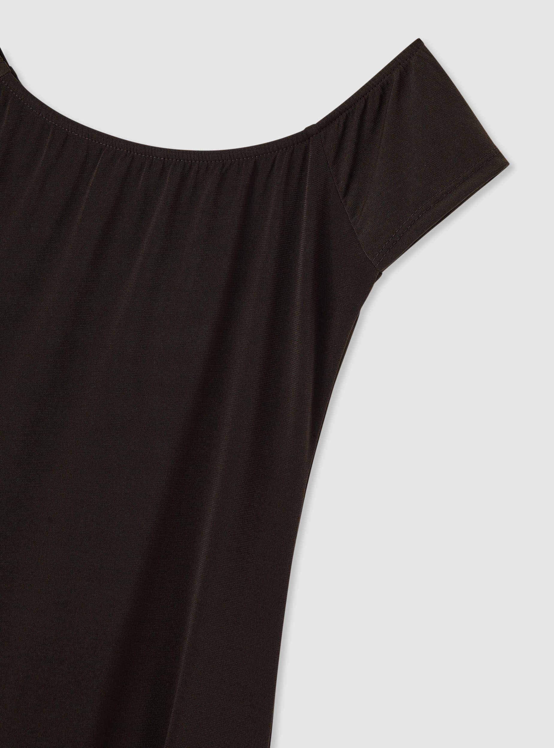 Vestito corto con spalle scoperte e cintura - Image 7