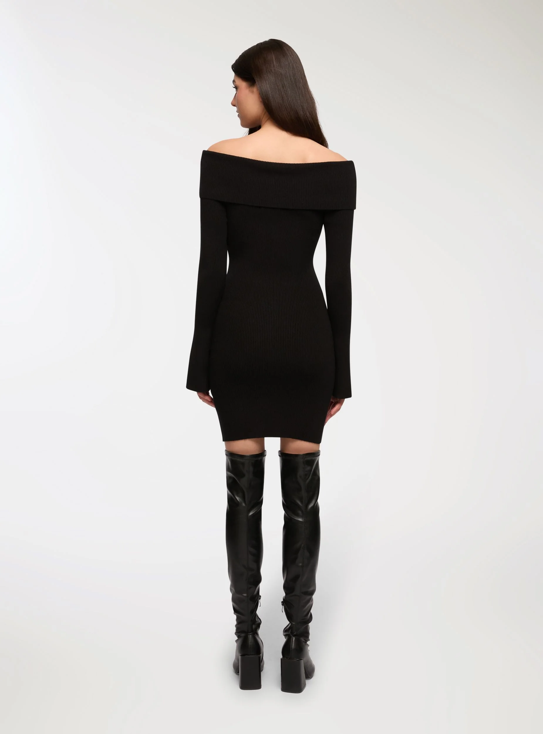 Vestito in maglia con spalle scoperte - Image 4