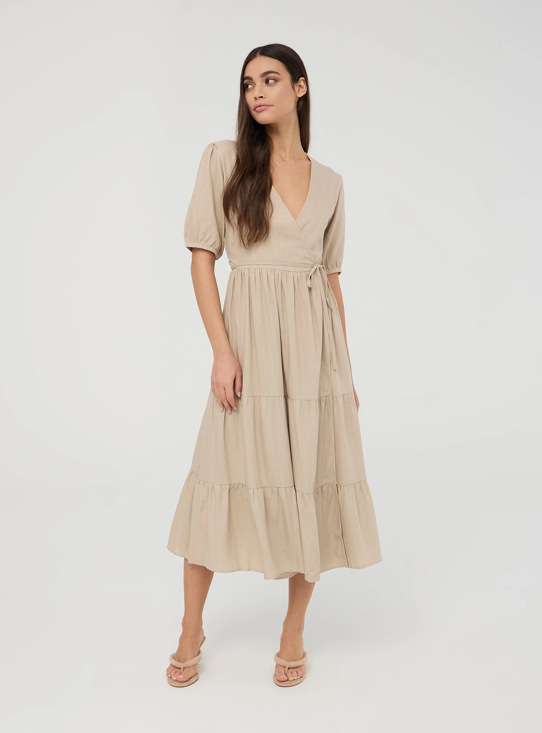 Vestito incrociato lungo con balze misto lino