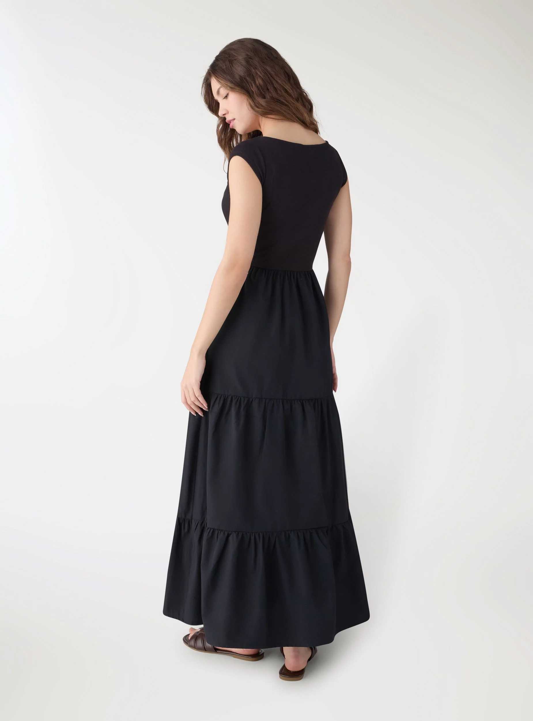 Vestito lungo a balze tinta unita - Image 3