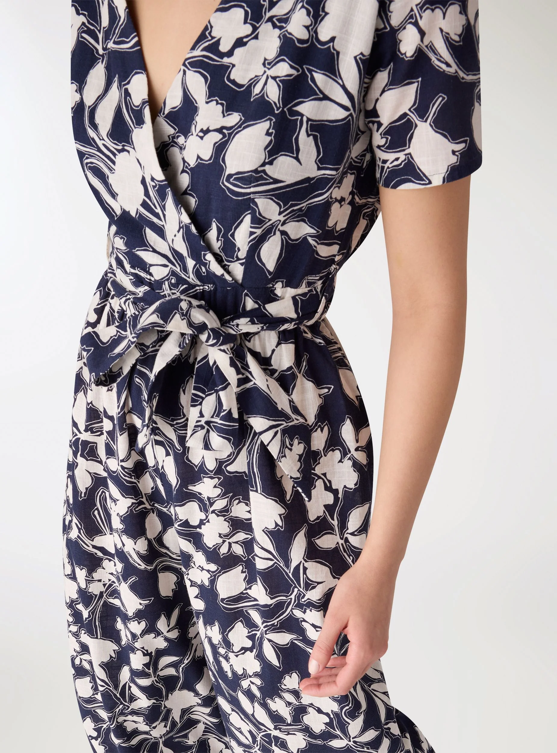 Vestito lungo a portafoglio con cintura e stampa floreale - Image 3