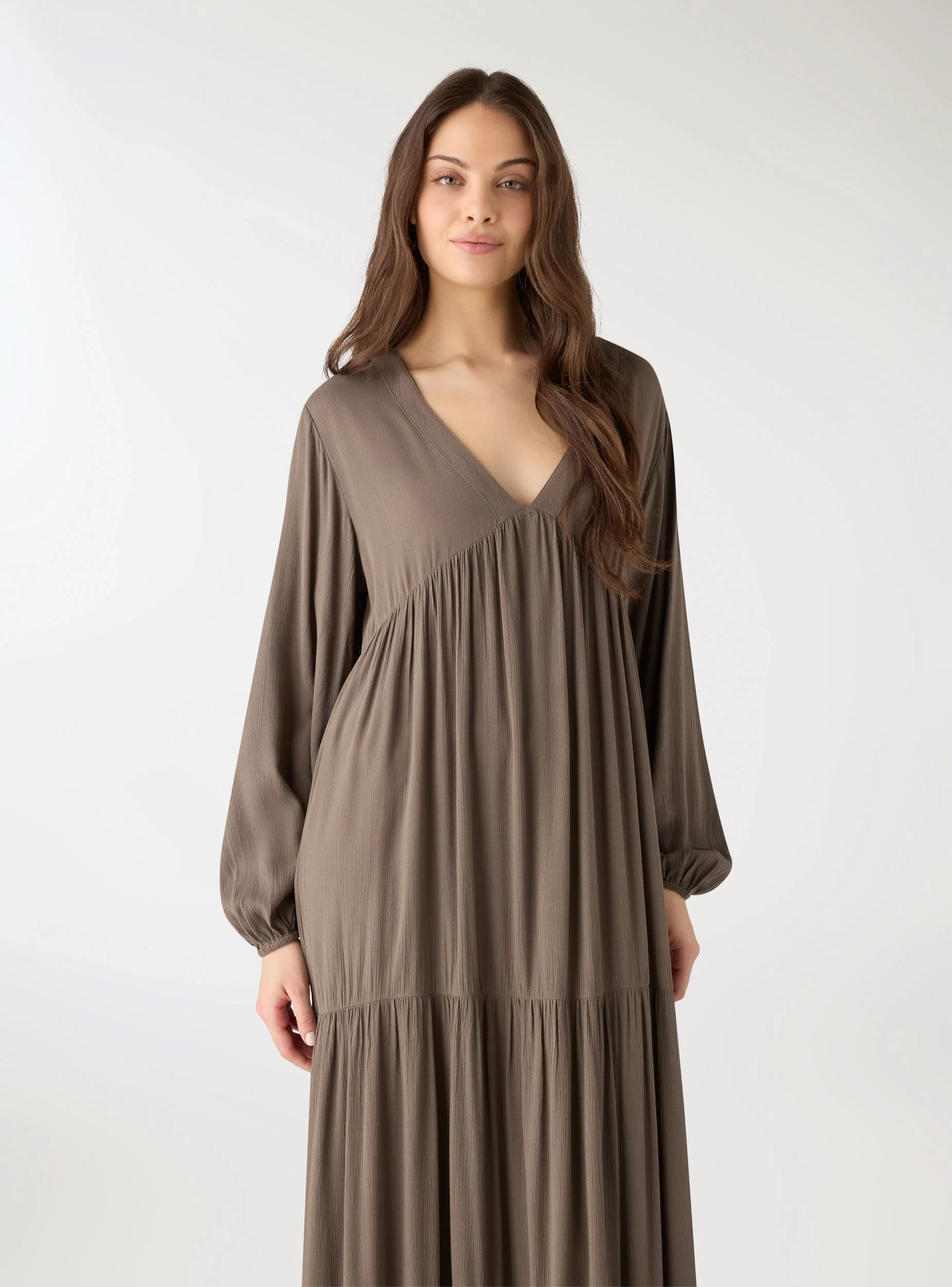 Vestito lungo con balze e scollo a V - Image 3