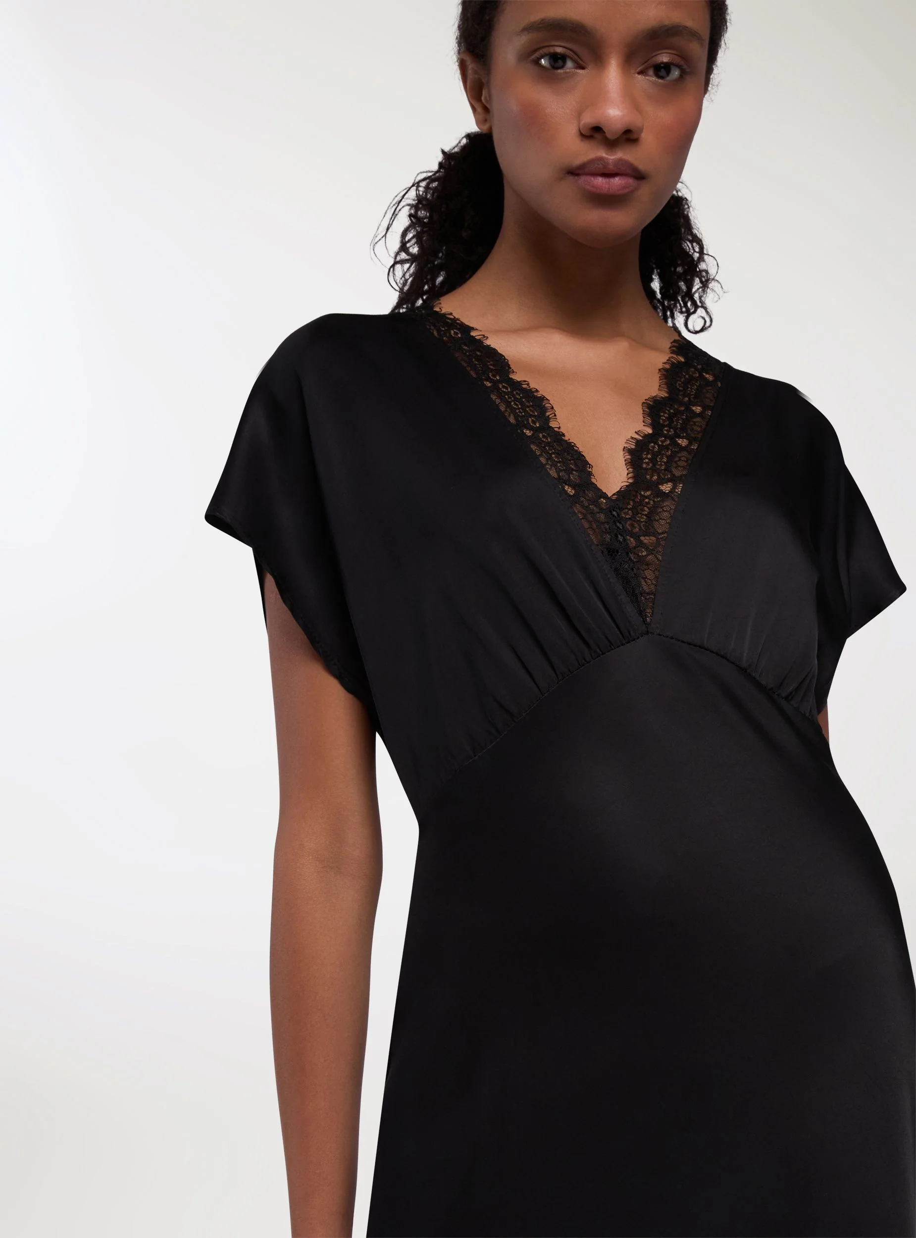 Vestito lungo con inserti in pizzo - Image 2