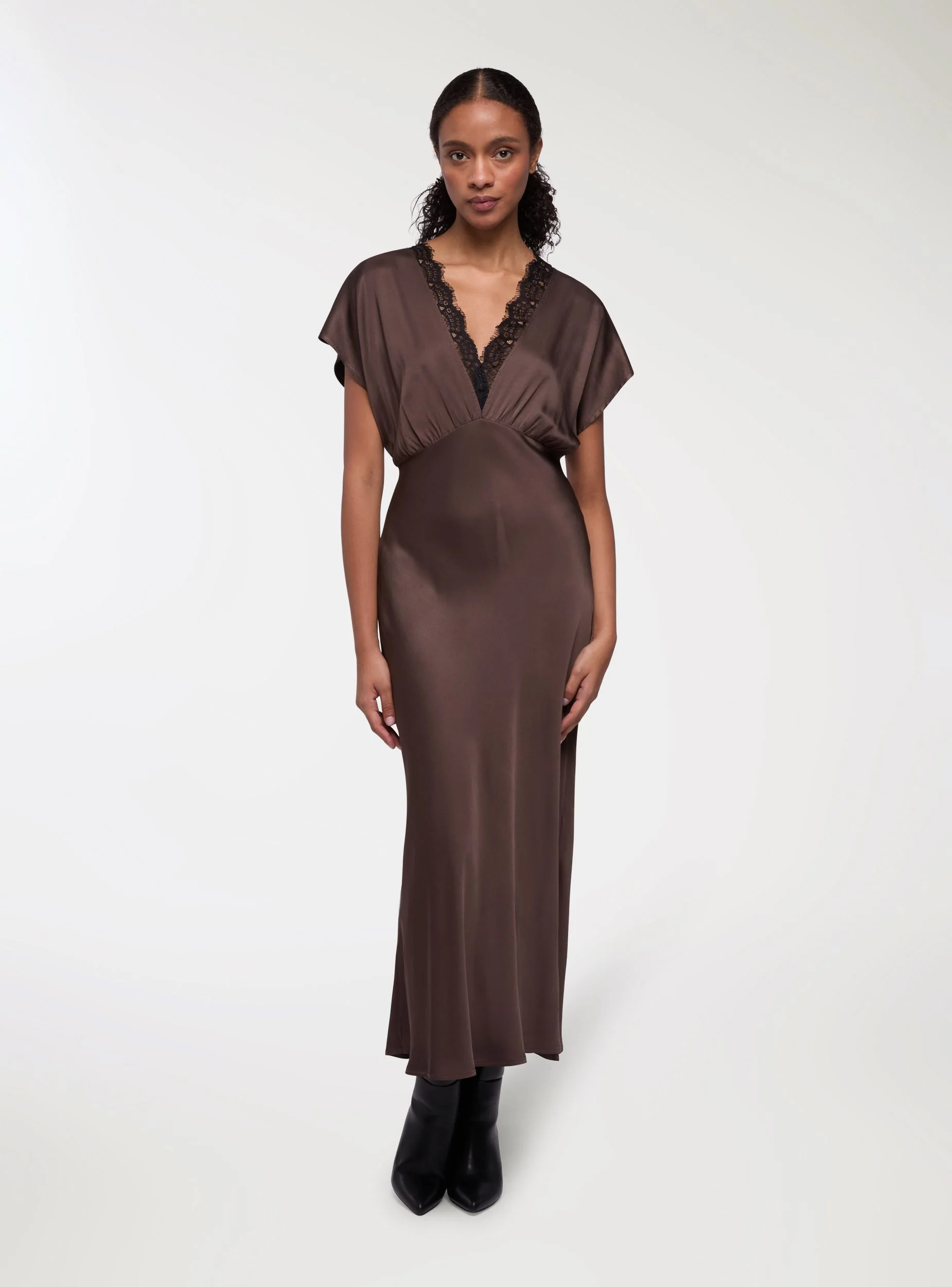 Vestito lungo con inserti in pizzo