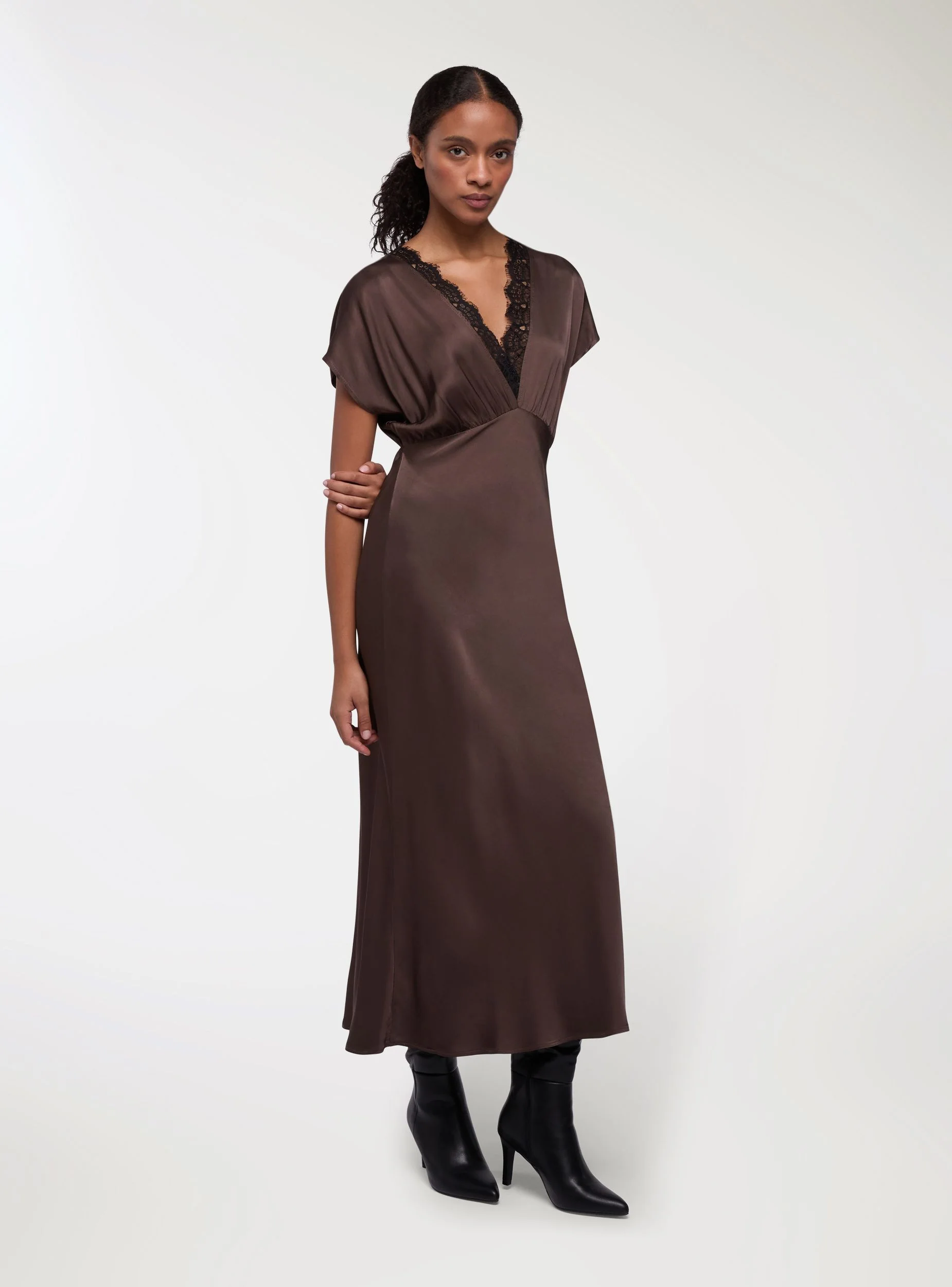 Vestito lungo con inserti in pizzo - Image 4