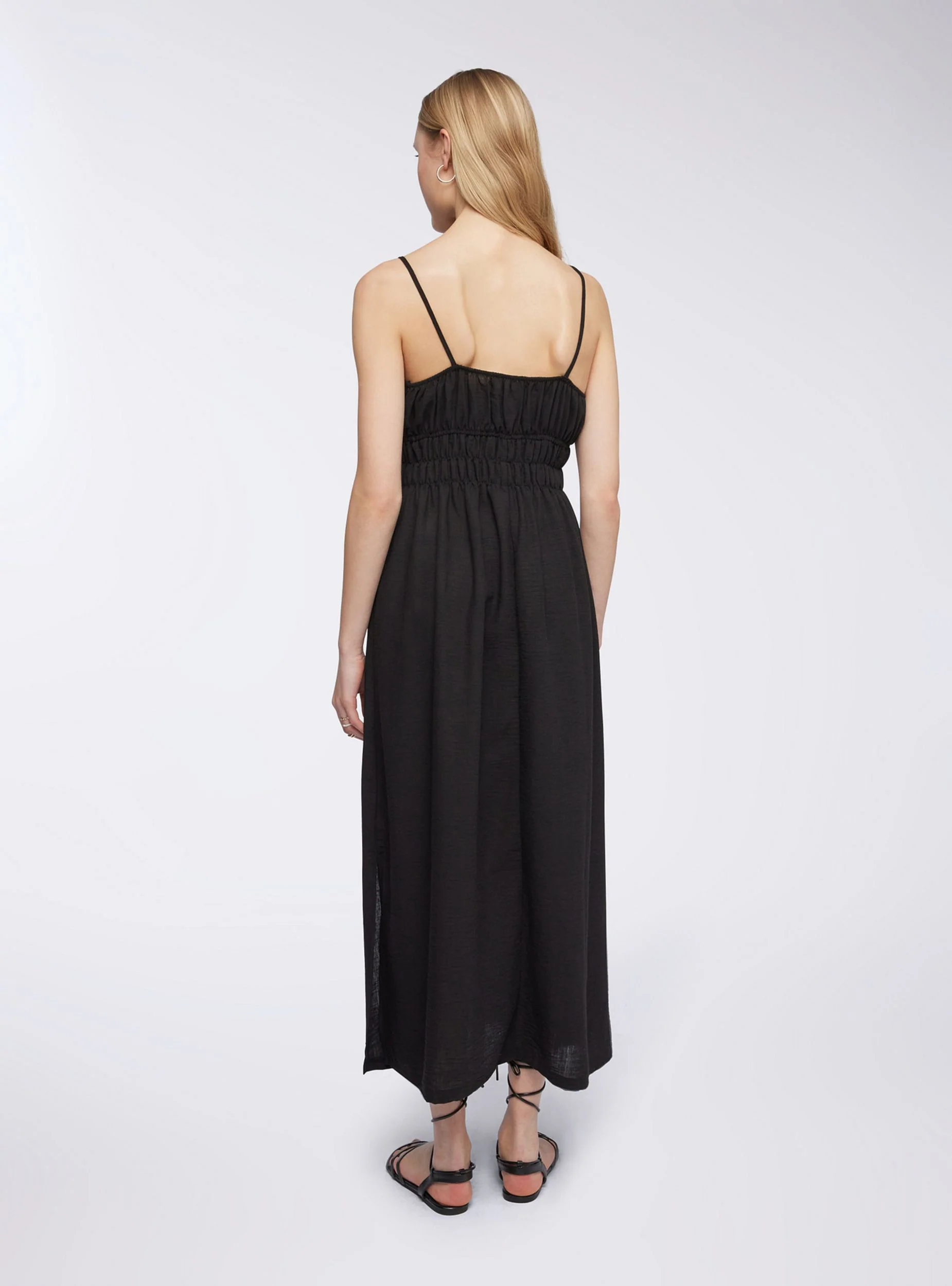 Vestito lungo con nastrini e dettaglio in legno