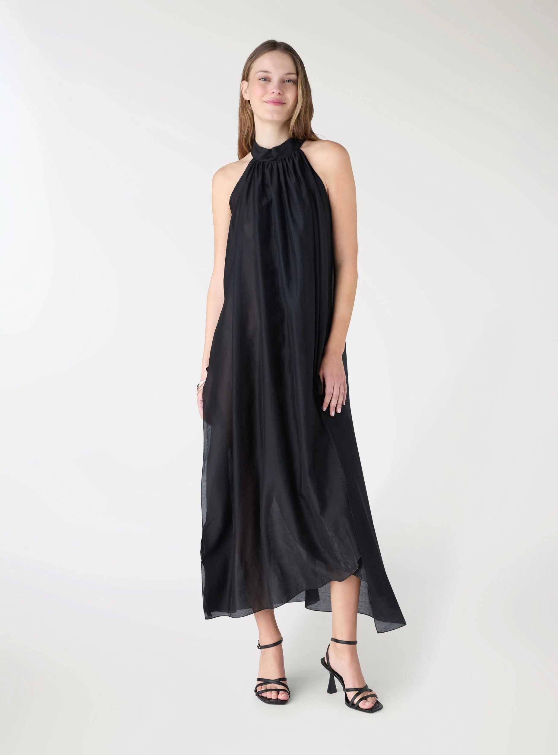 Vestito lungo con scollo all’americana e fiocco