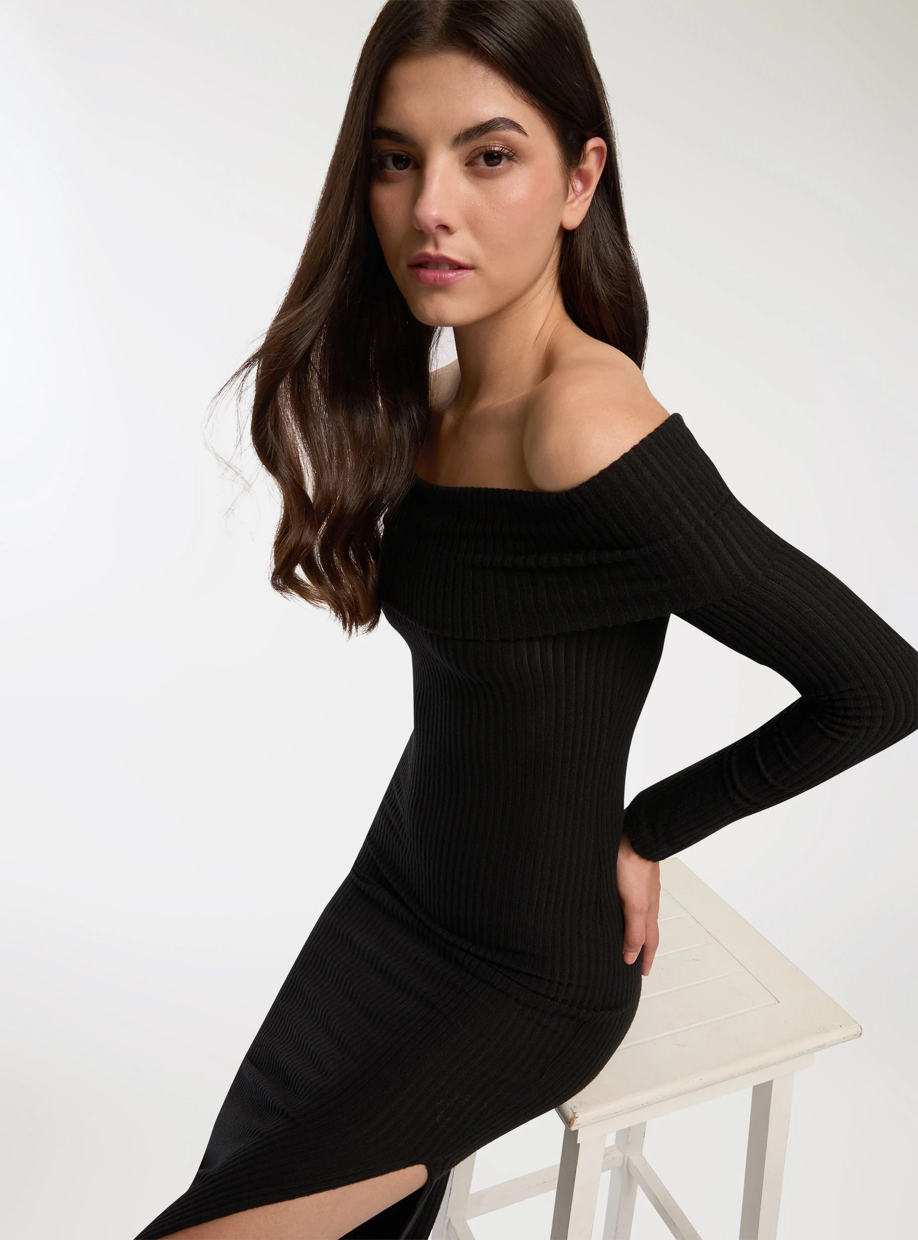 Vestito lungo con spalle scoperte tessuto caldo